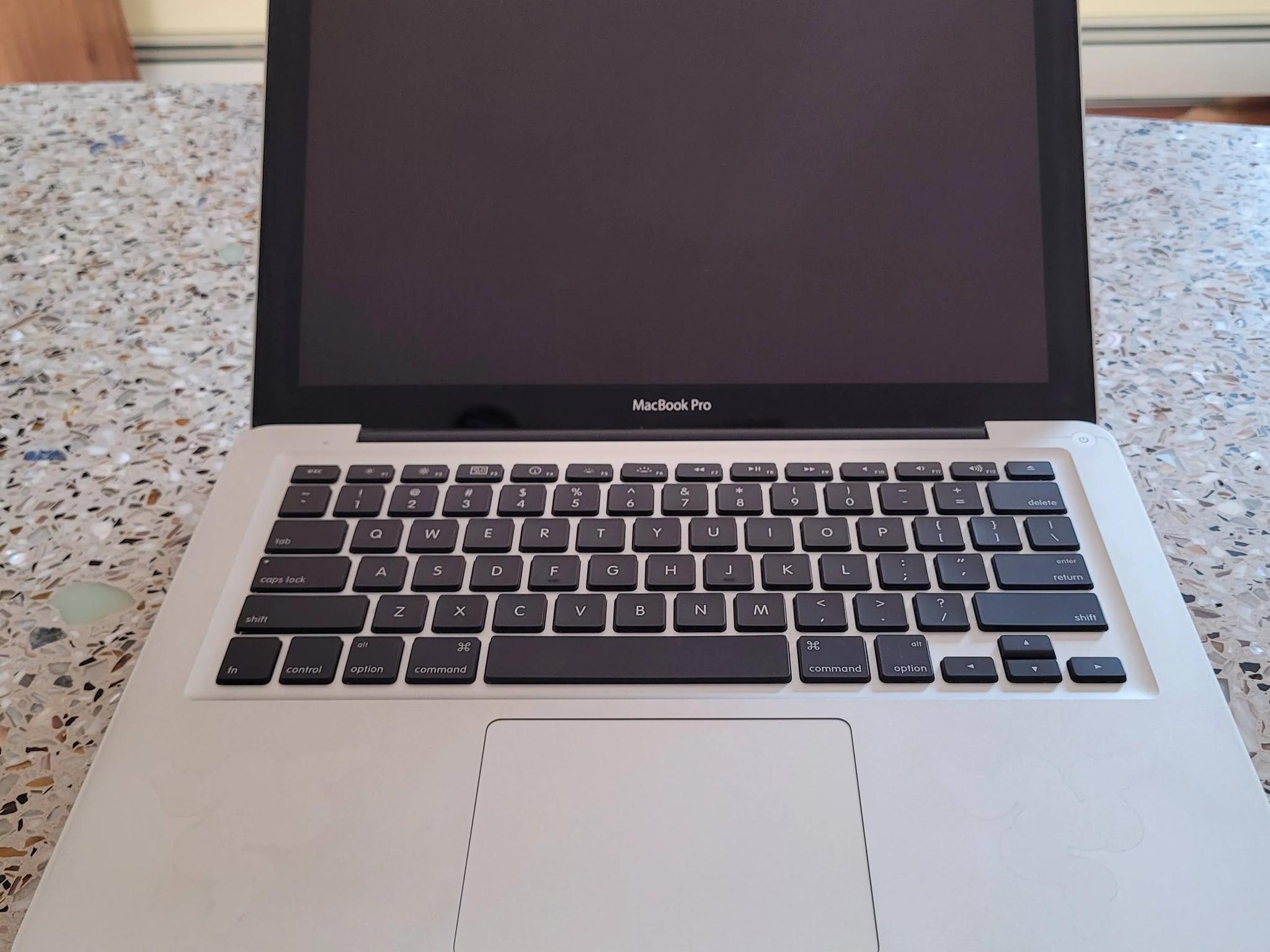 Early 2011 Unibody Macbook Pro Good Condition!