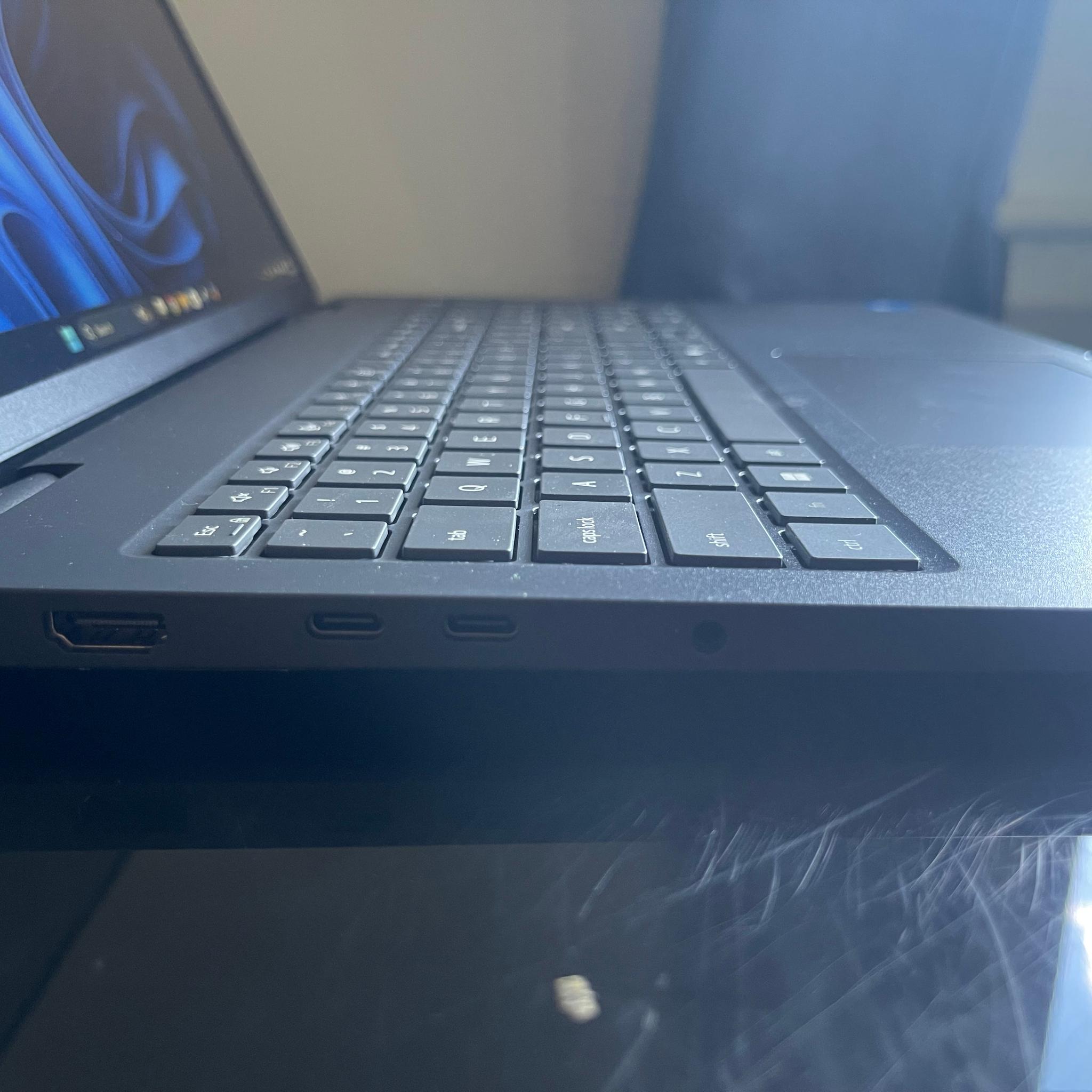 Brand New-DELL Pro 16/ I3 100U / 8Gb DDR5/ 256gb NVMe Gen 4x4