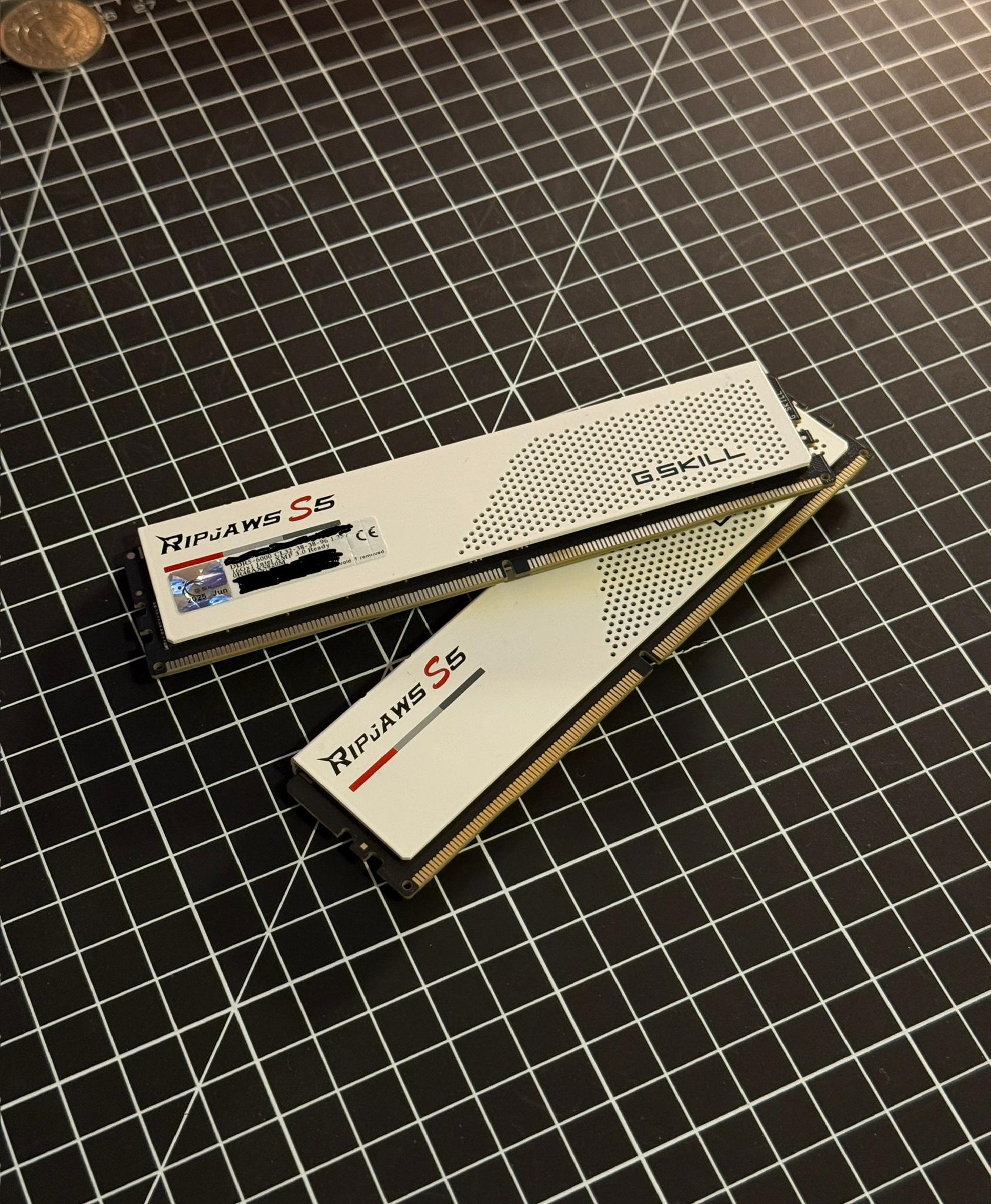 G.SKILL Ripjaws S5 Series 32GB (2 x 16GB) DDR5 6000 White LIKE NEW