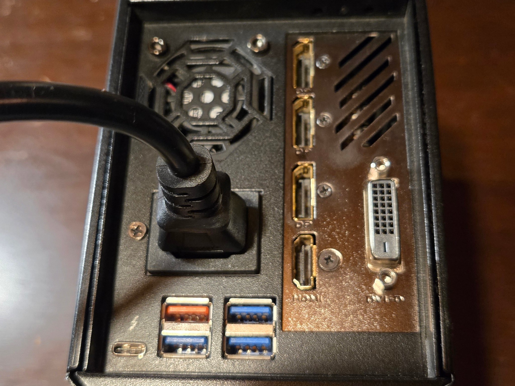GIGABYTE AORUS Gaming Box 1080 eGPU