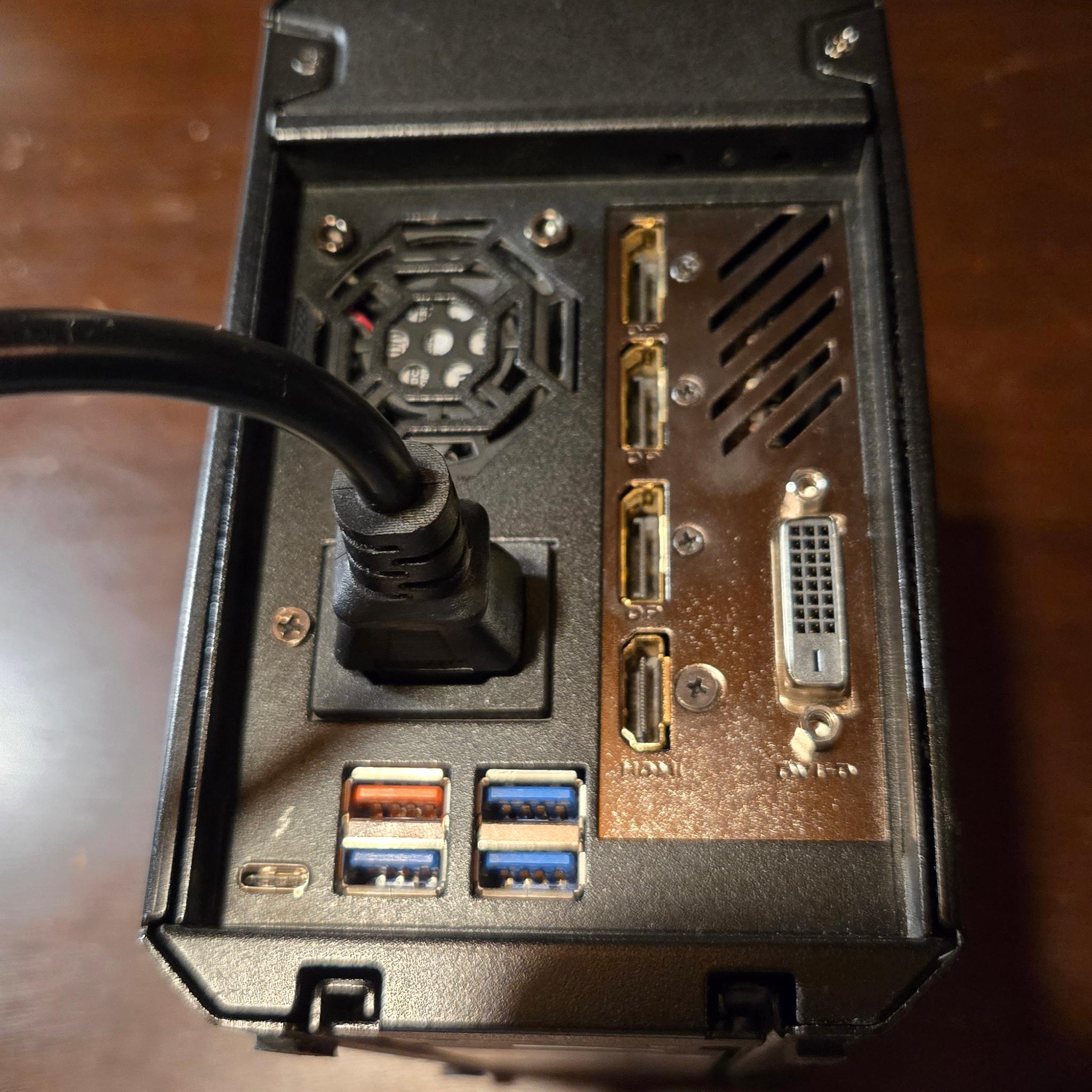 GIGABYTE AORUS Gaming Box 1080 eGPU