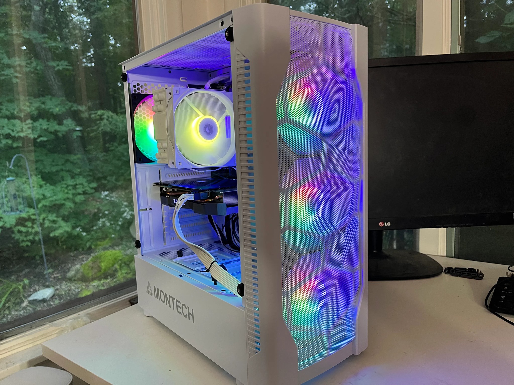 Budget White Gaming PC | GTX 1070 | Ryzen 5 | 1TB SSD | 16GB RAM | RGB