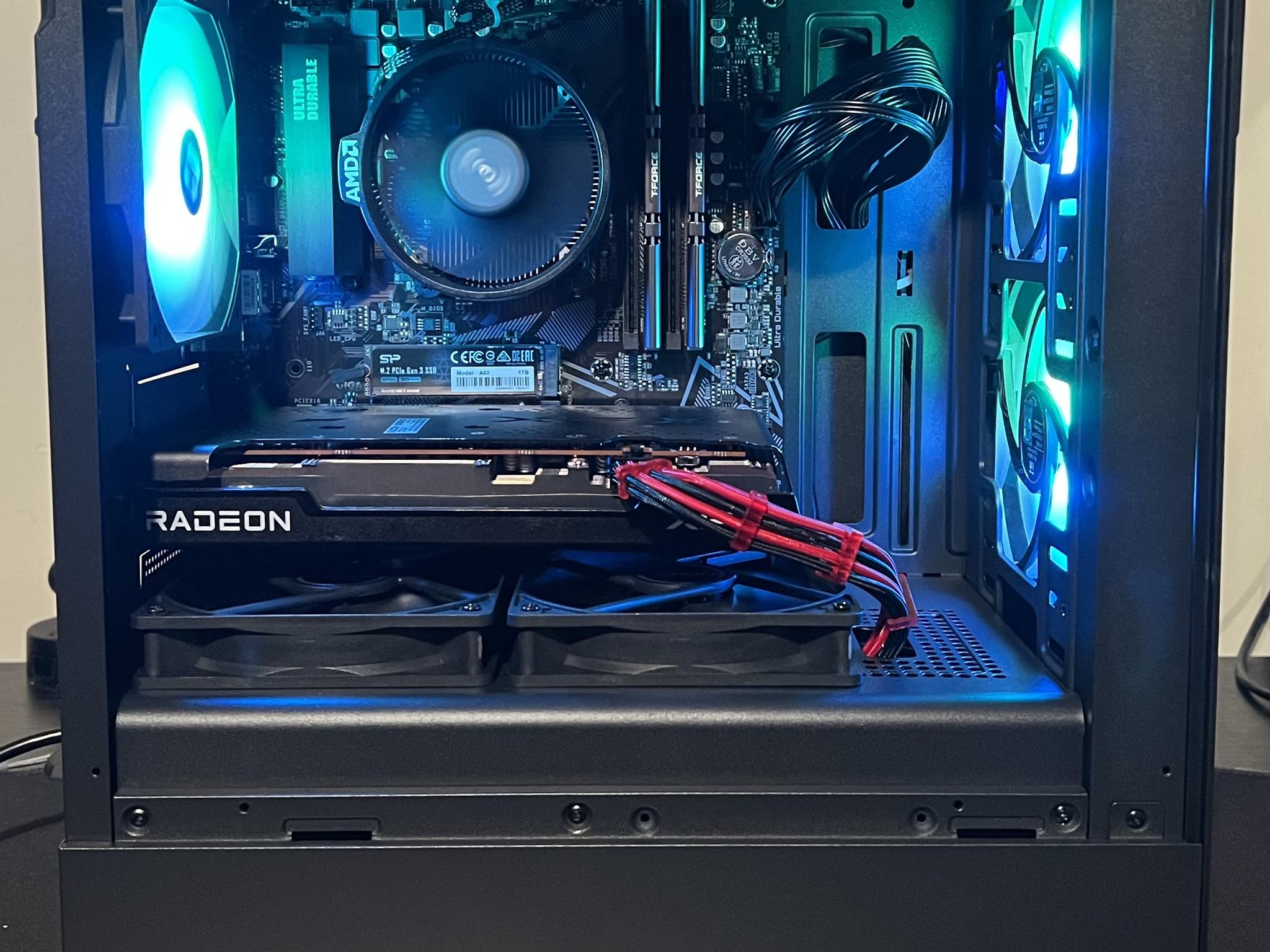 Custom AMD gaming PC  Ryzen 5 5600GT/RX 7600 8 GB/32 GB DDR4/1.25 TB SSD