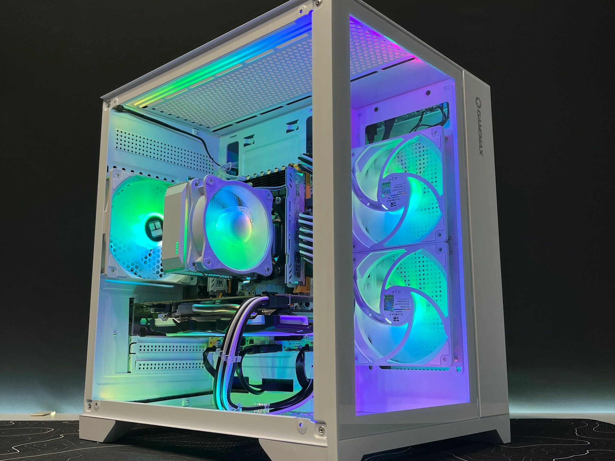 ⬜ White and RGB Gaming PC | Intel Xeon E5-2670 v3 & RX 570