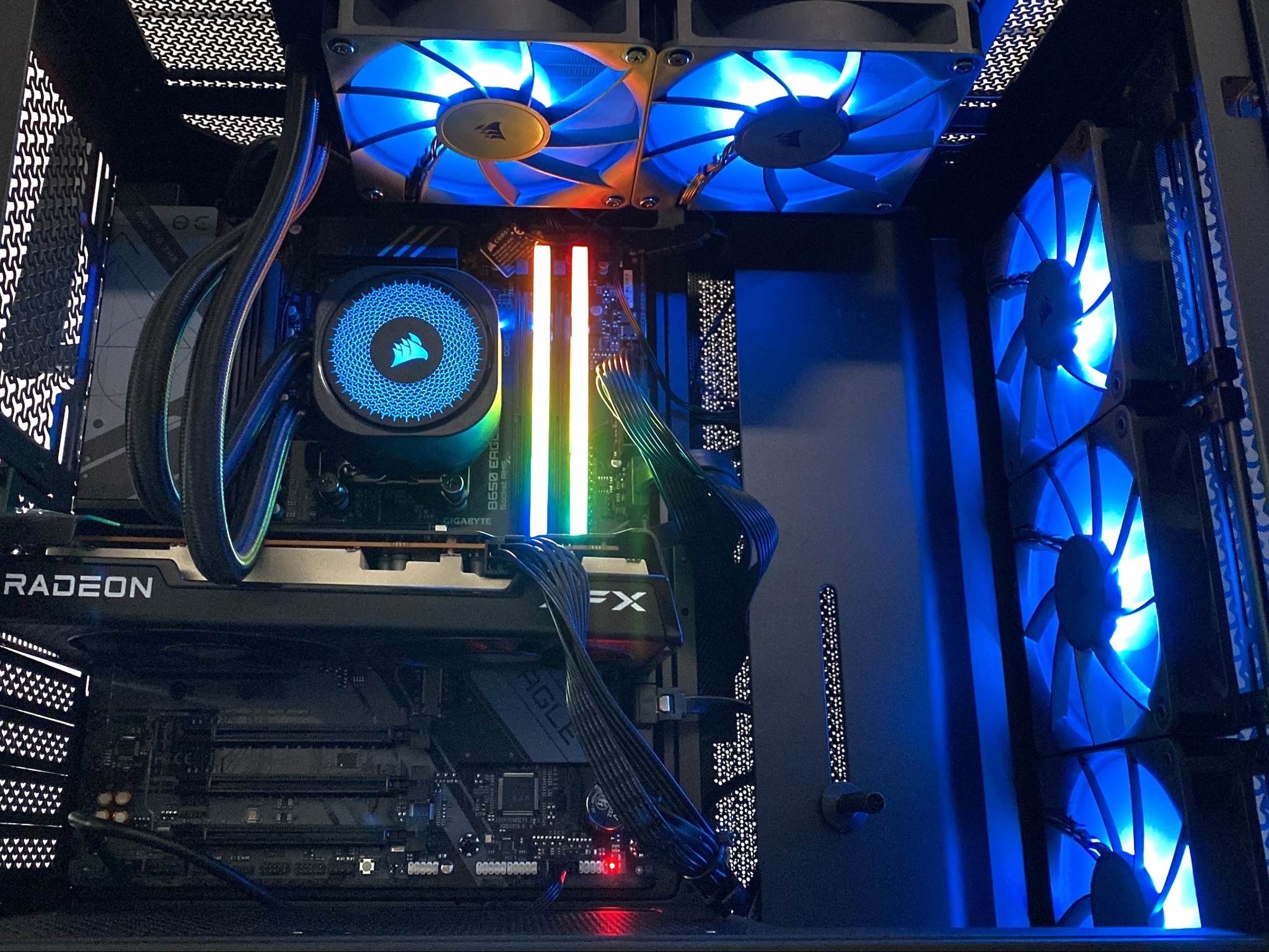 UTAR Custom Gaming PC - Ryzen 7 9700X/Radeon RX 7600