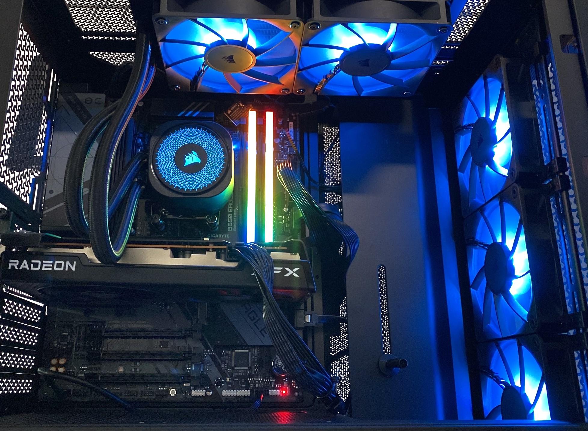 UTAR Custom Gaming PC - Ryzen 7 9700X/Radeon RX 7600