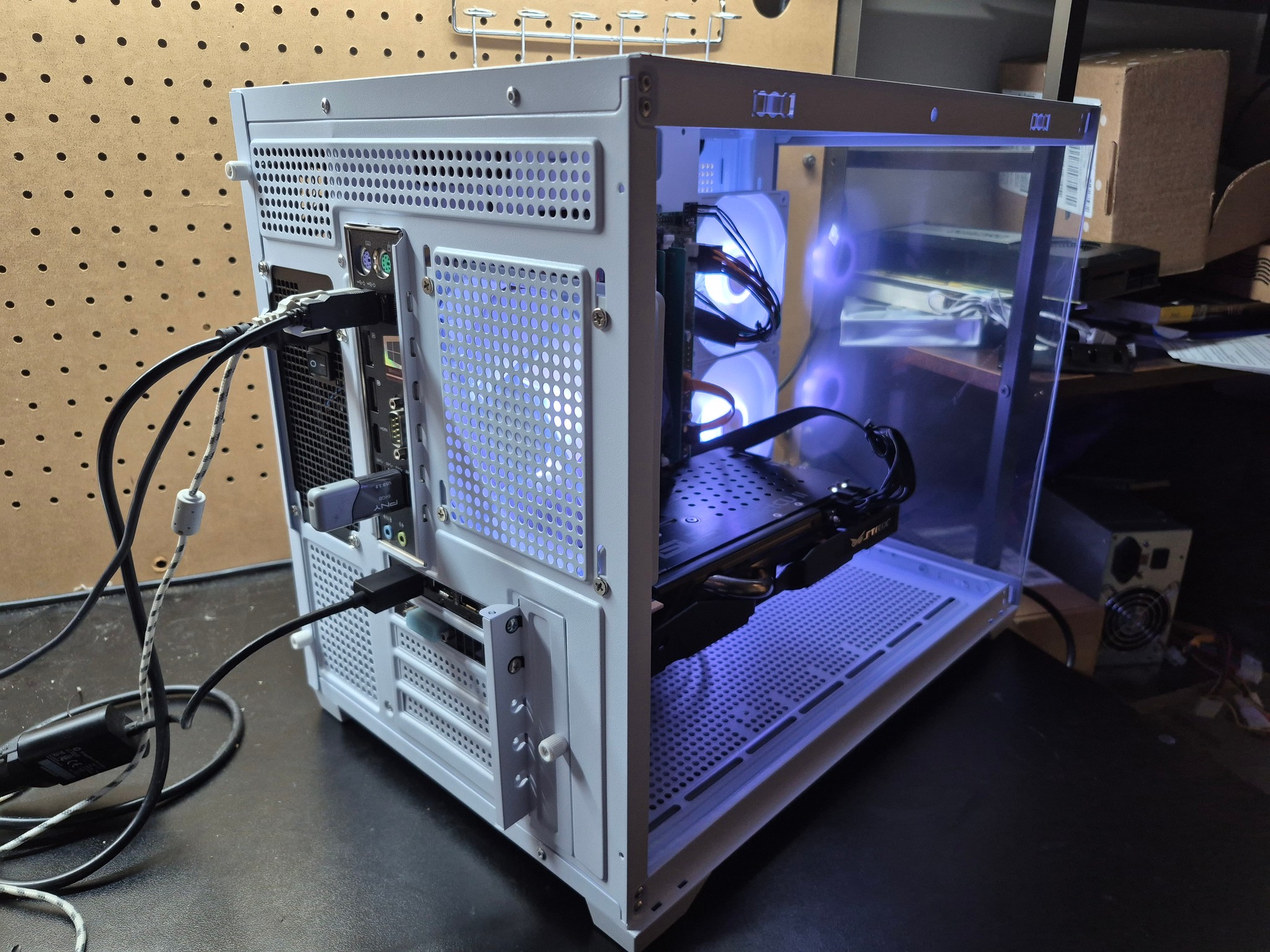 120 FPS Fortnite | Xeon (same as i7-6700), 12GB DDR4, 500GB SSD, GTX 980, Wifi, Win11, RGB