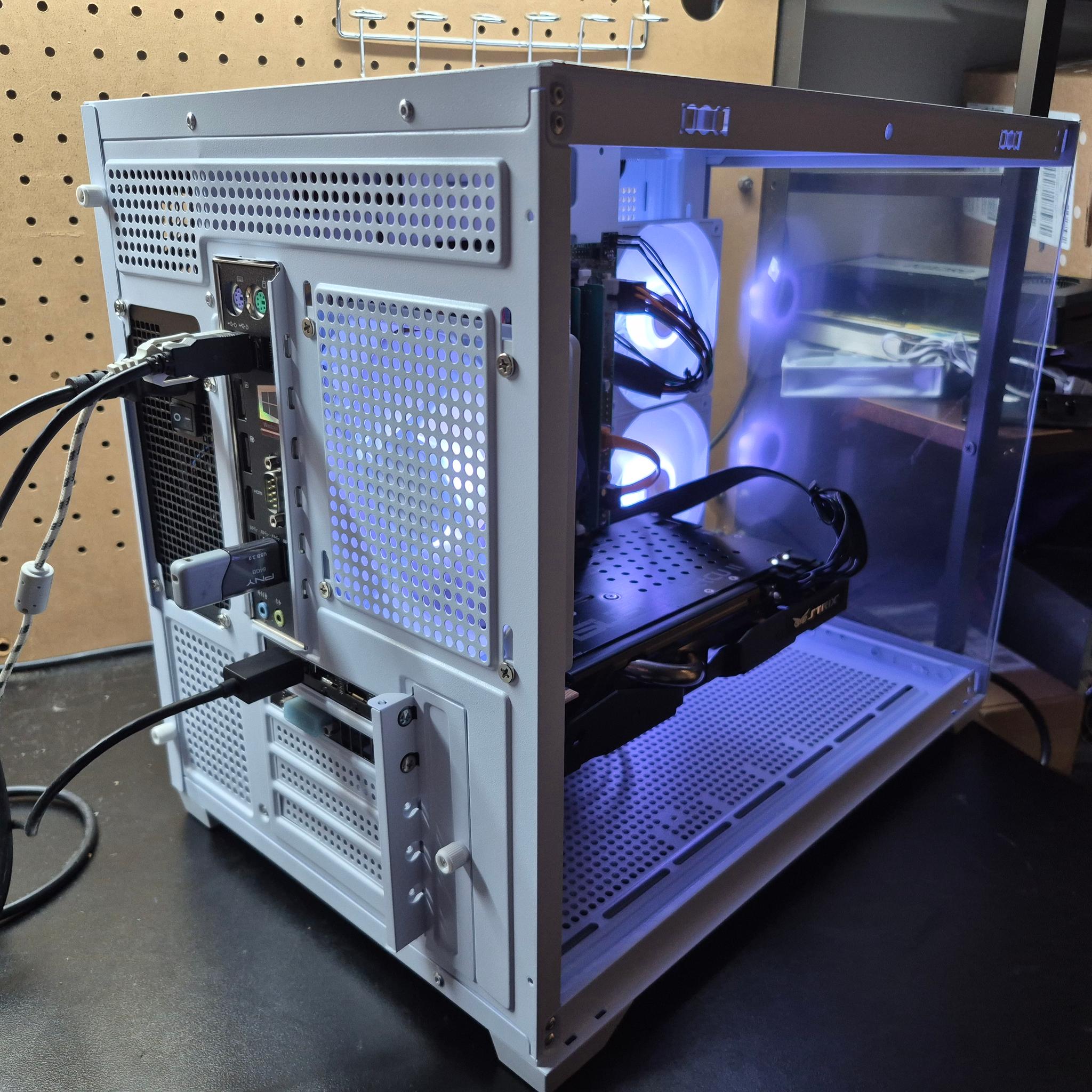 120 FPS Fortnite | Xeon (same as i7-6700), 12GB DDR4, 500GB SSD, GTX 980, Wifi, Win11, RGB