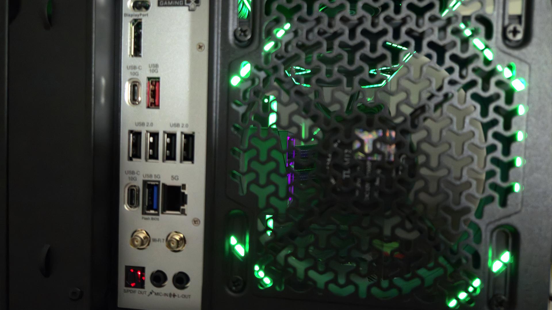 9800X3D - RTX 5070 Ti OC - 32GB DDR5 6000 - 2TB Gen4 NVMe - Custom