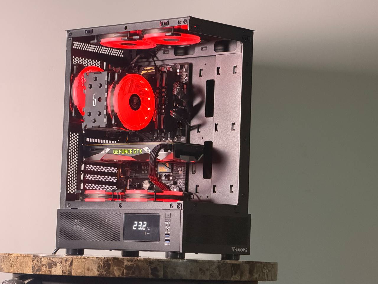 FREE SHIPPING 🖤🌈 Black RGB Gaming PC | GTX 1070 | Intel Core i7-7700K | 500 GB SSD | 16 GB RAM🌈🖤
