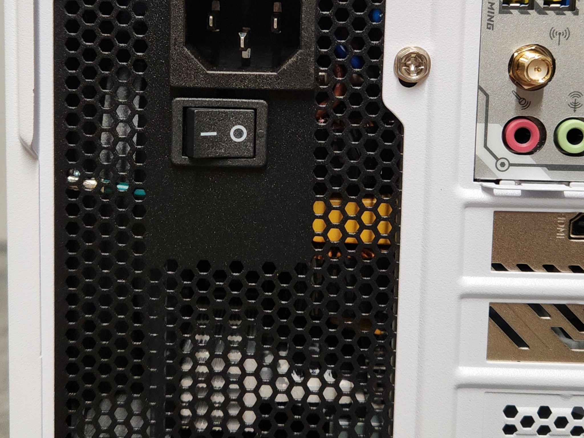 RX 9070 XT | Ryzen 7 7800X3D | 2TB SSD | 32GB DDR5 | Custom All White Gaming/Streaming PC
