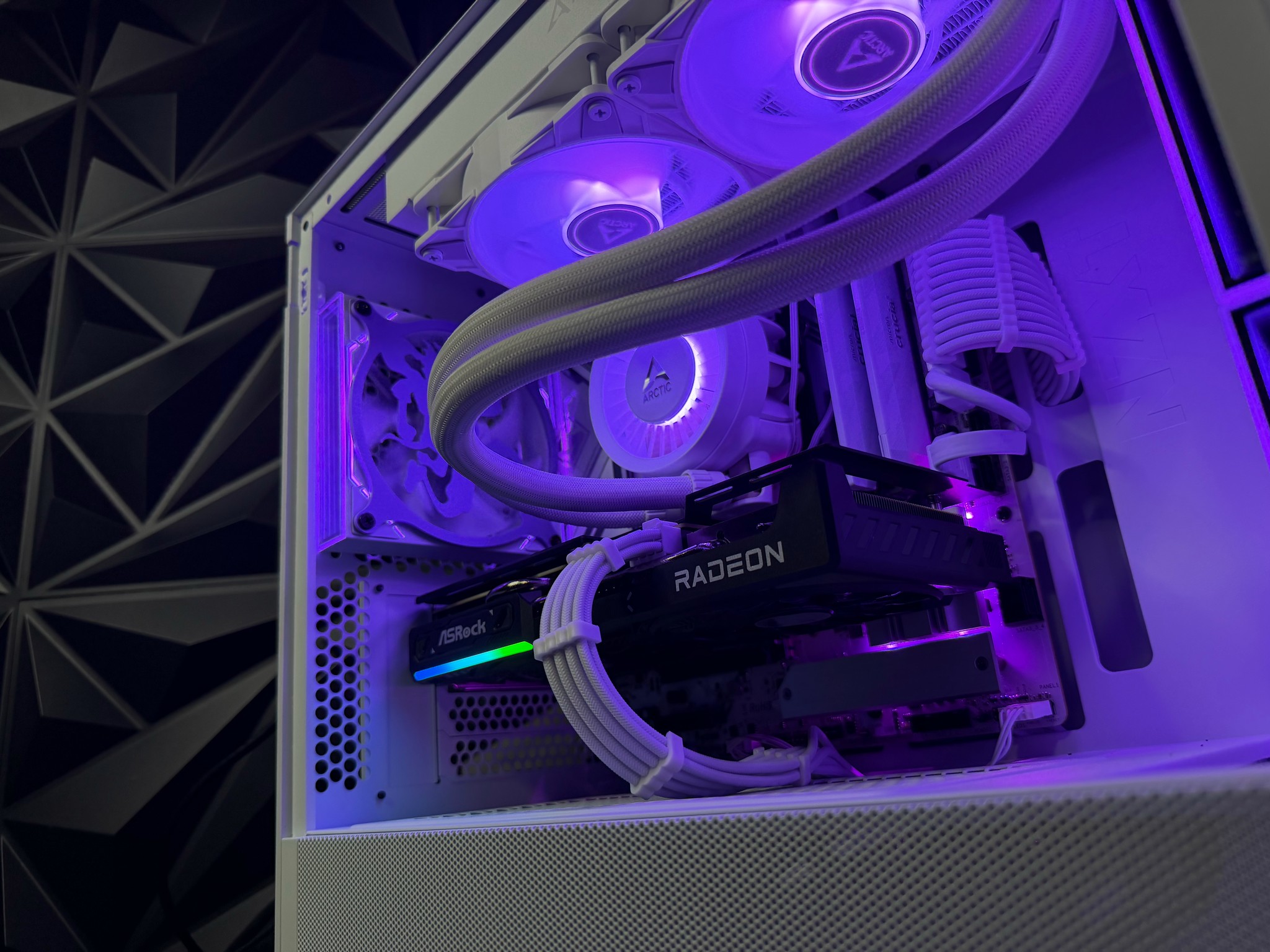 ⚡☁️ GEAR 5 ☁️⚡Ryzen 5 7600X3D| RX 9060XT 16 GB | 32 GB DDR5| 1.5 TB NVME| 650W PSU