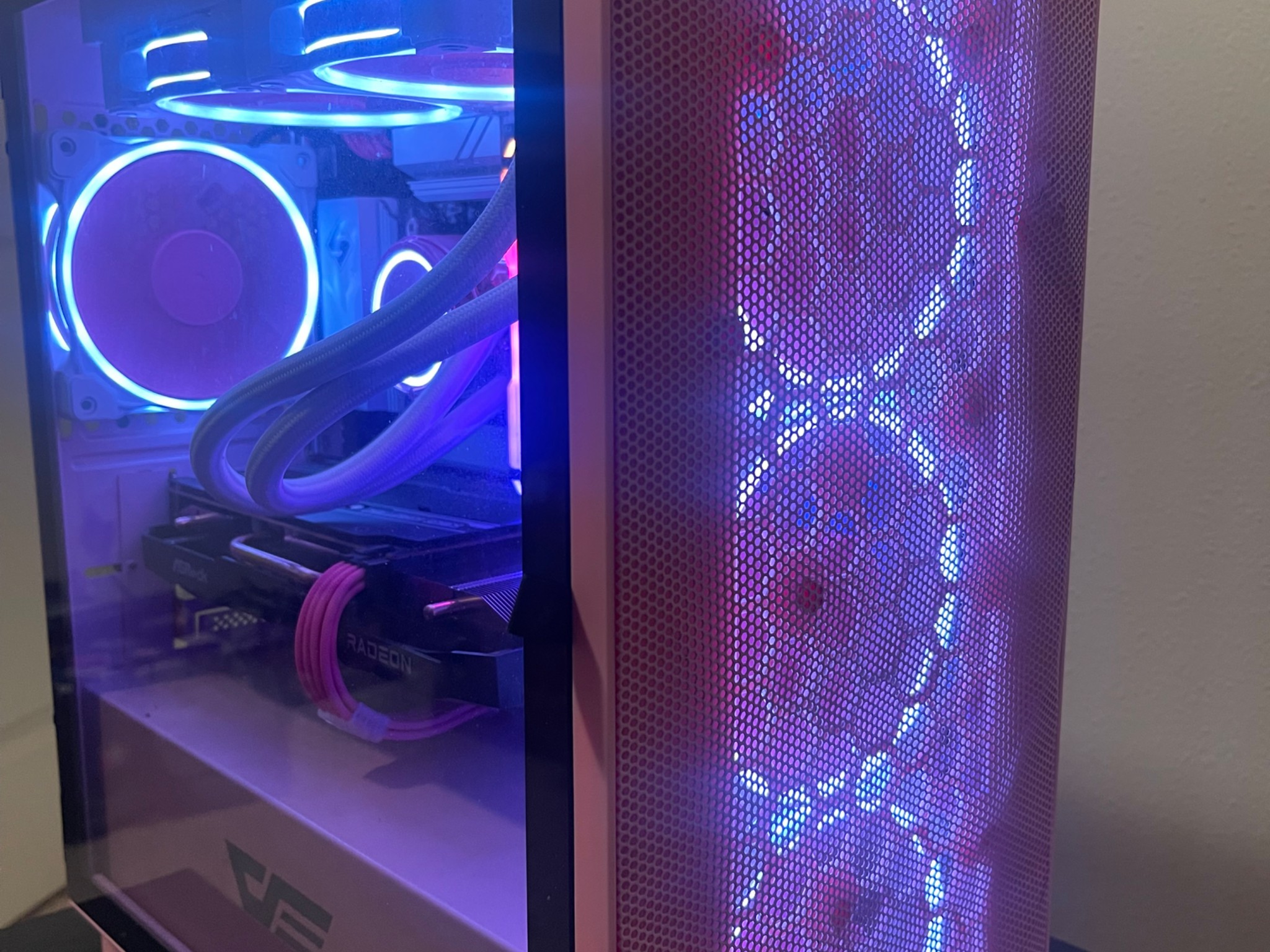 Woah! A Pink Gaming PC