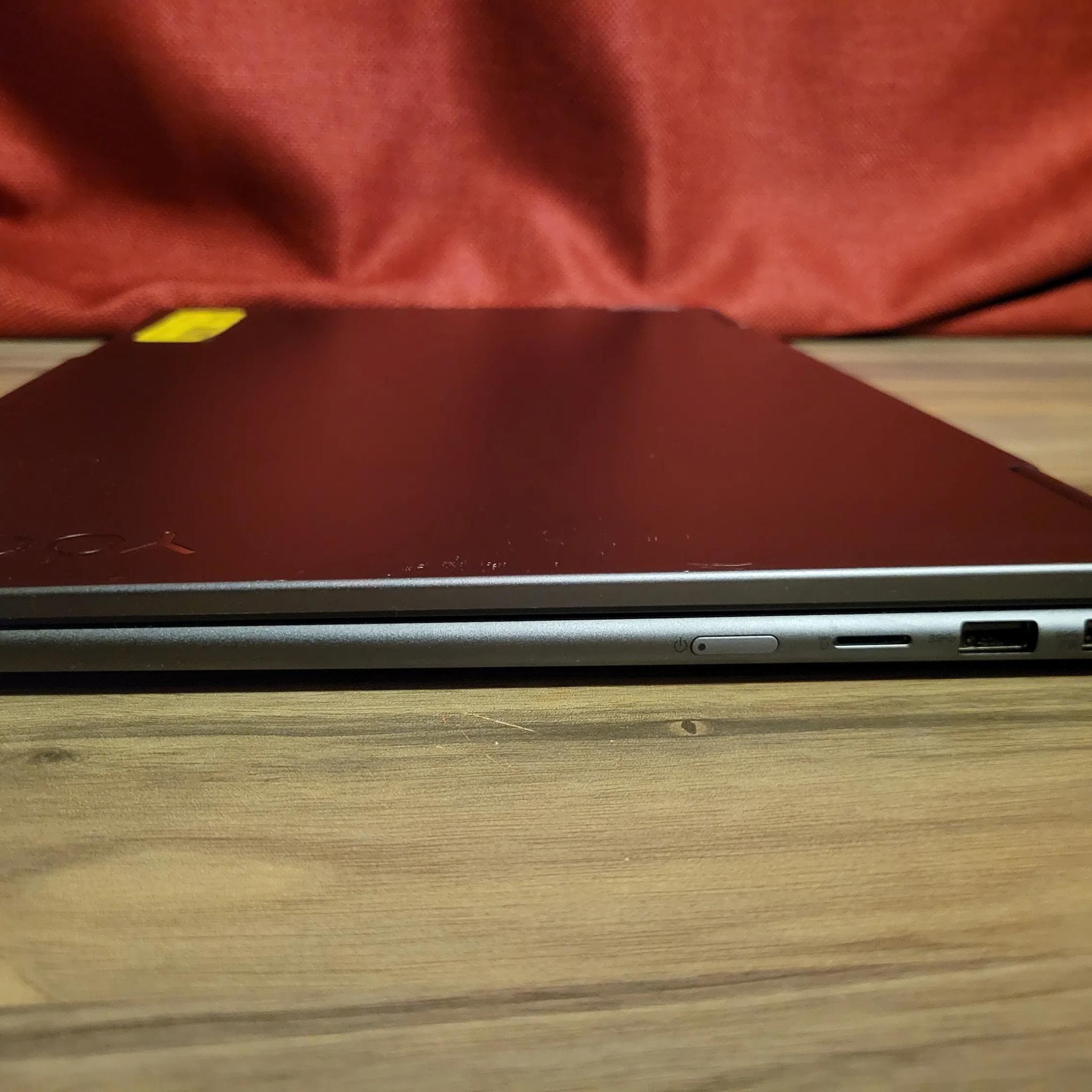 Lenovo Yoga 7 16IRL8 Laptop- 13th Gen i7-512gb Ssd-16" Touch Display