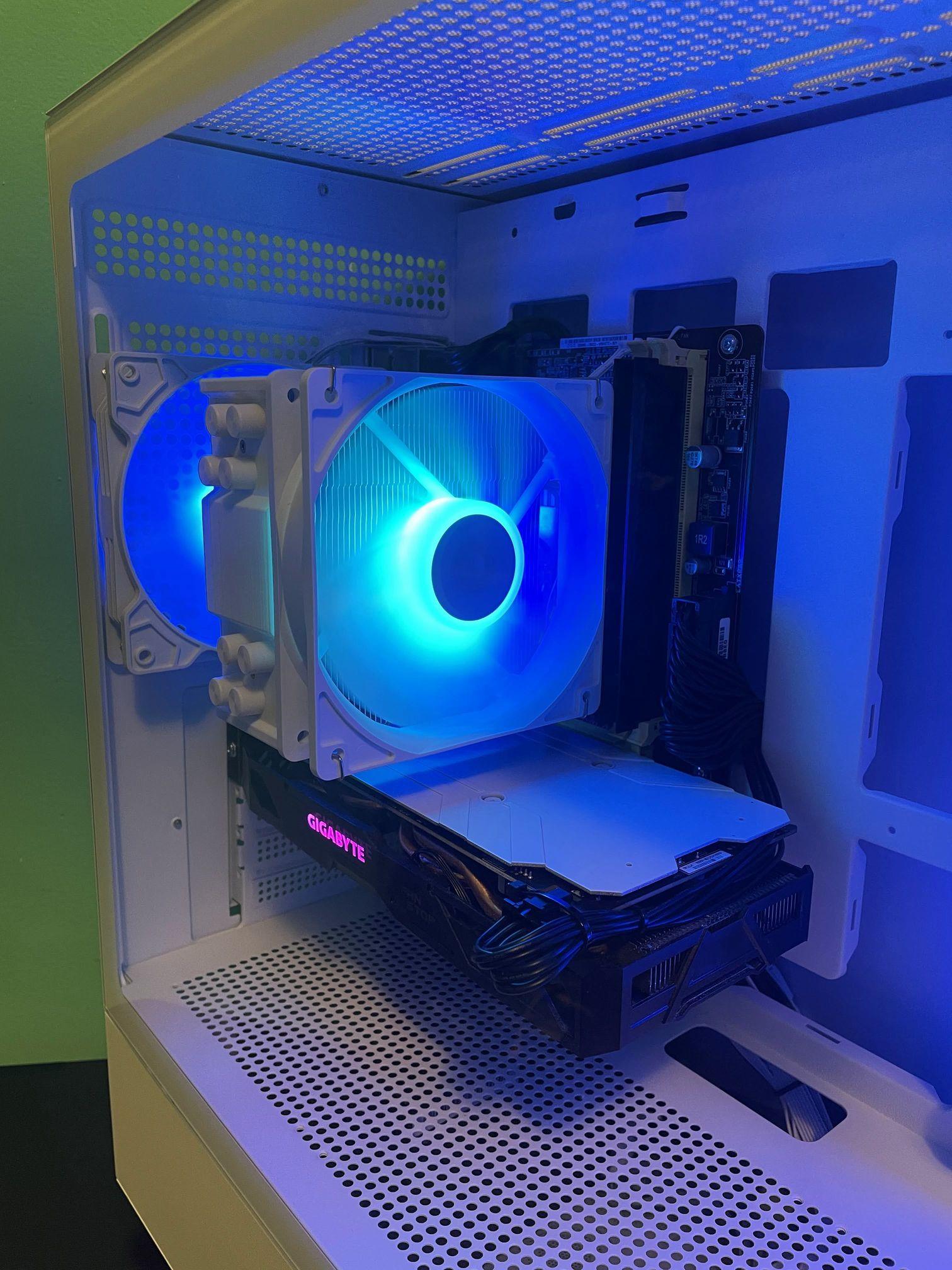 Custom White Glass Gaming PC | Intel i7 / AMD RX580 / 8GB / 1.1TB Win 11 Pro + Wi-Fi