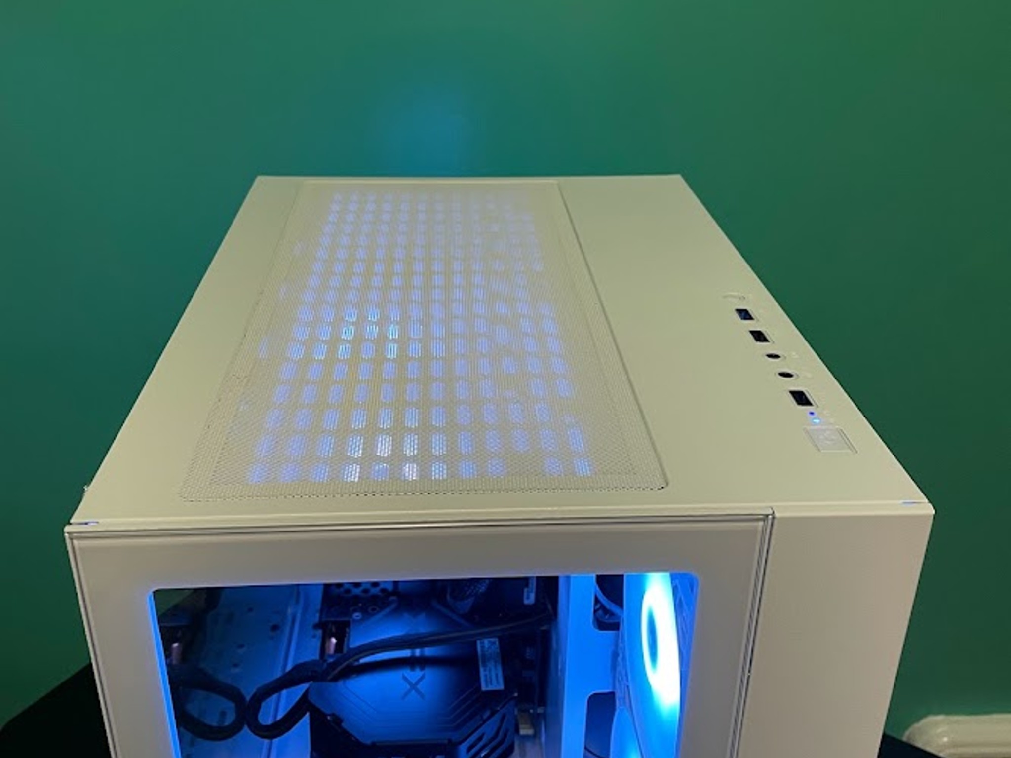 CLEAN White Gaming PC| Intel i5 / Amd RX580 / 8GB / 500GB SSD Win 10 Pro WiFi
