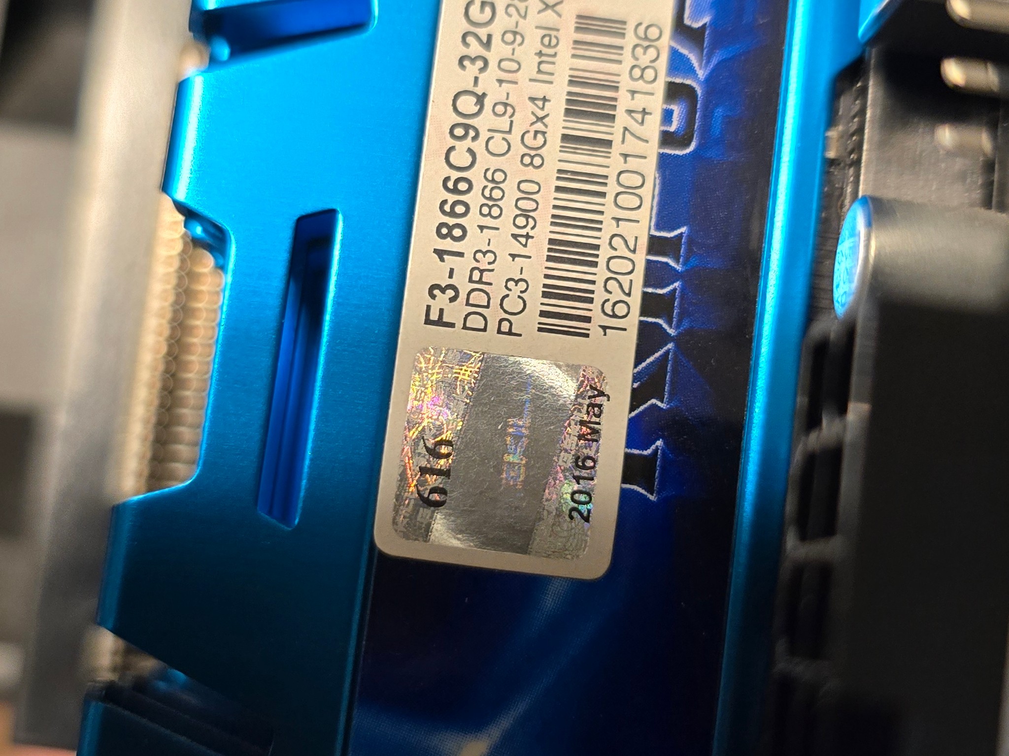 Gigabyte GA-990FXA-UD5 Bundle