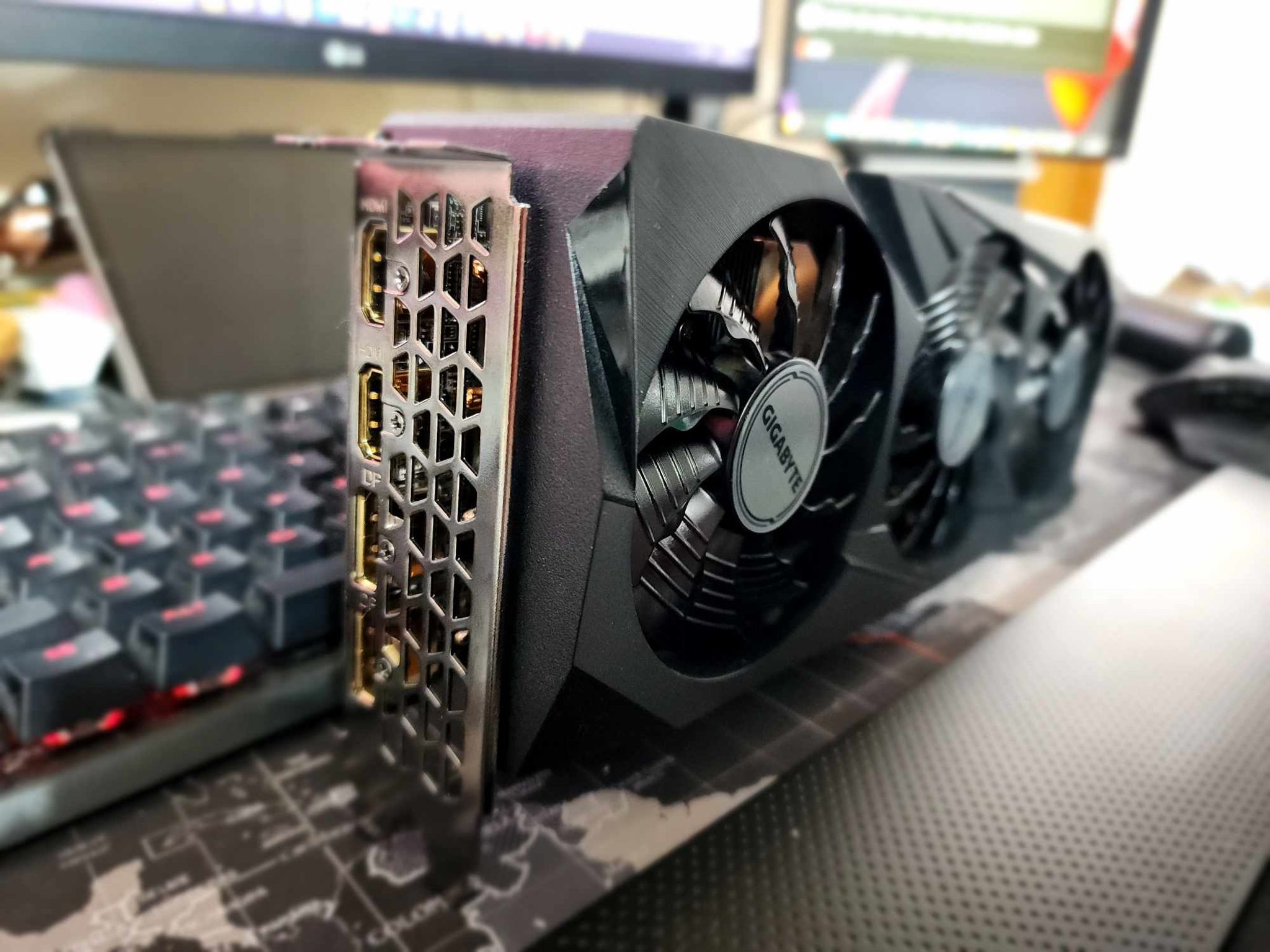 GIGABYTE Radeon RX 6800 GAMING OC 16G Graphics Card TOP TIER GAMING GPU