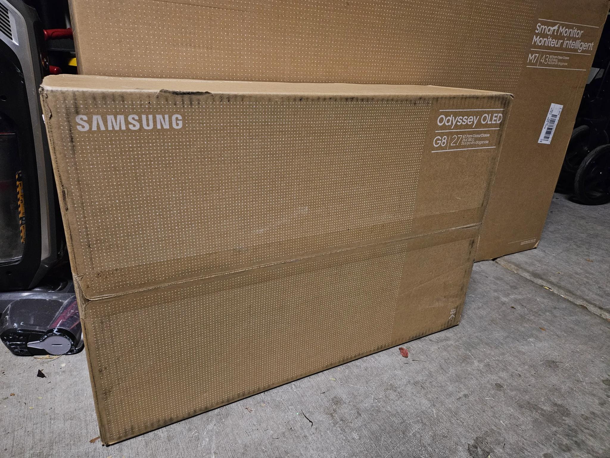Brand New Samsung Odyssey QD-OLED G81SF 27" 4K 240Hz Gaming Monitor
