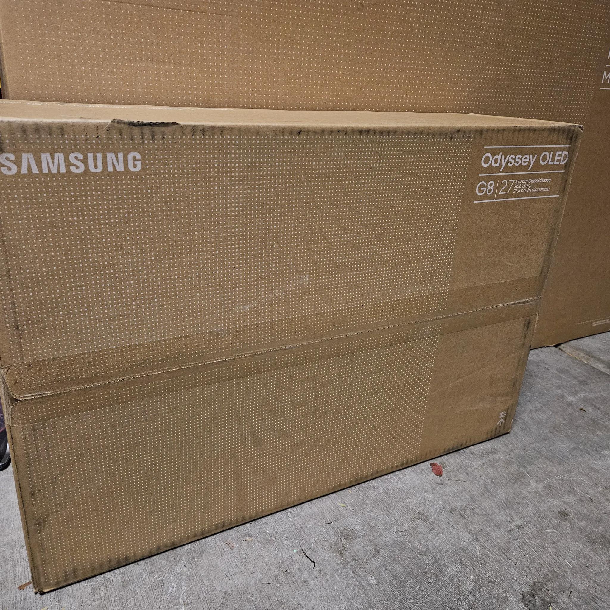 Brand New Samsung Odyssey QD-OLED G81SF 27" 4K 240Hz Gaming Monitor