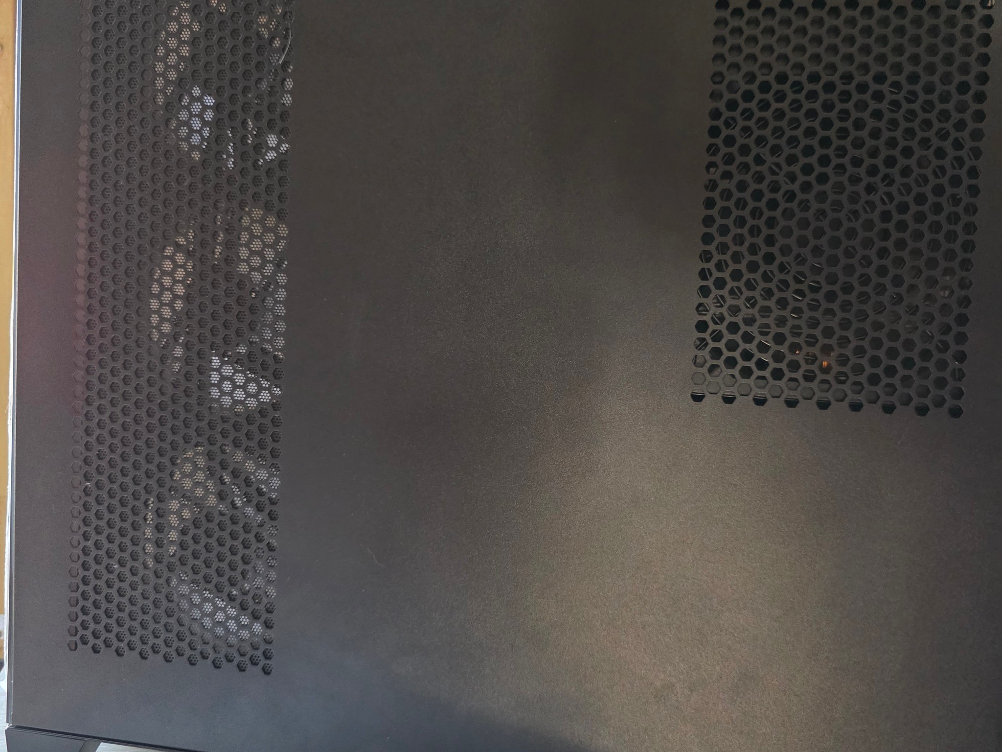 Gaminc PC! Ryzen 9060XT, 5700X, 1TB SSD, 32GB DDR4, RGB