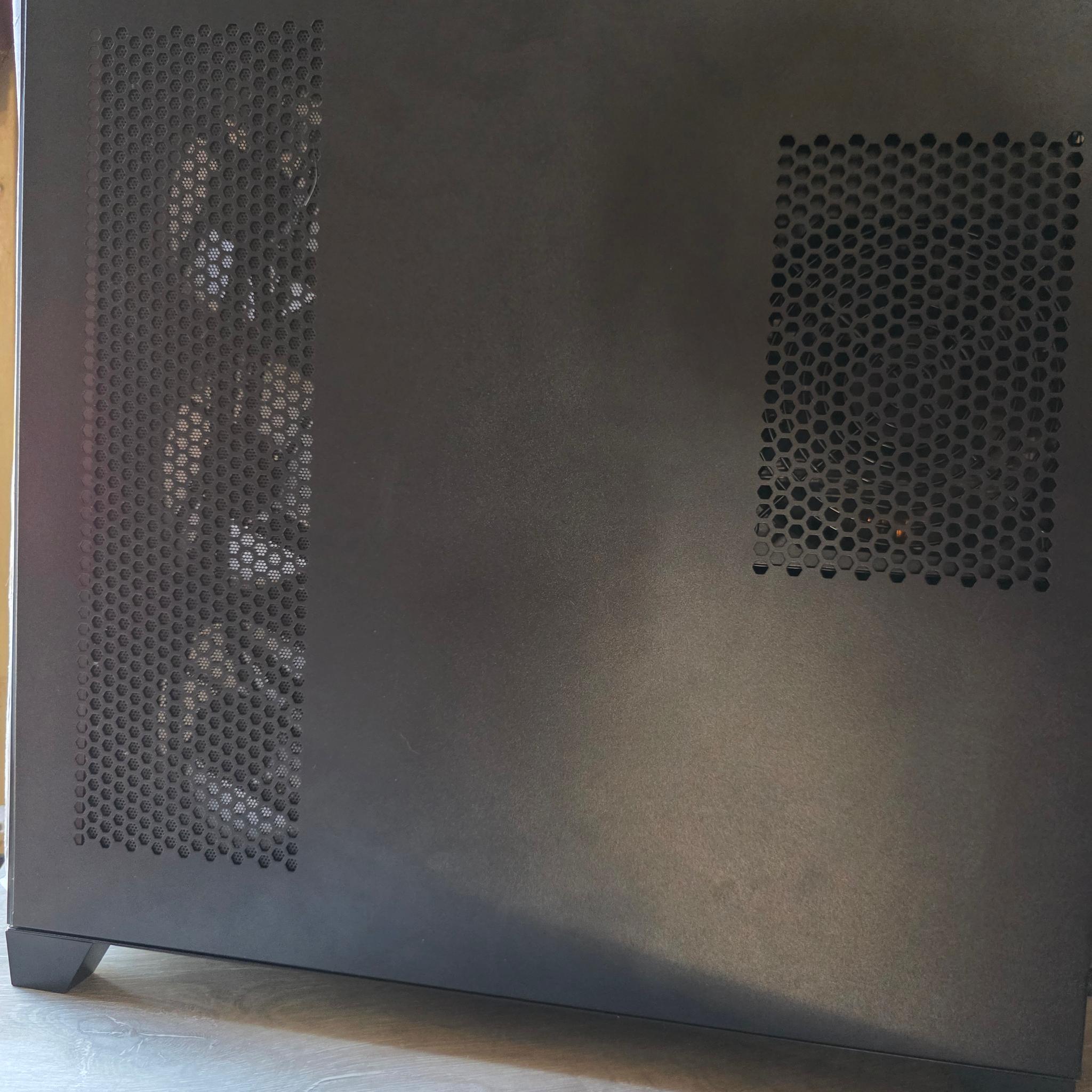 Gaminc PC! Ryzen 9060XT, 5700X, 1TB SSD, 32GB DDR4, RGB