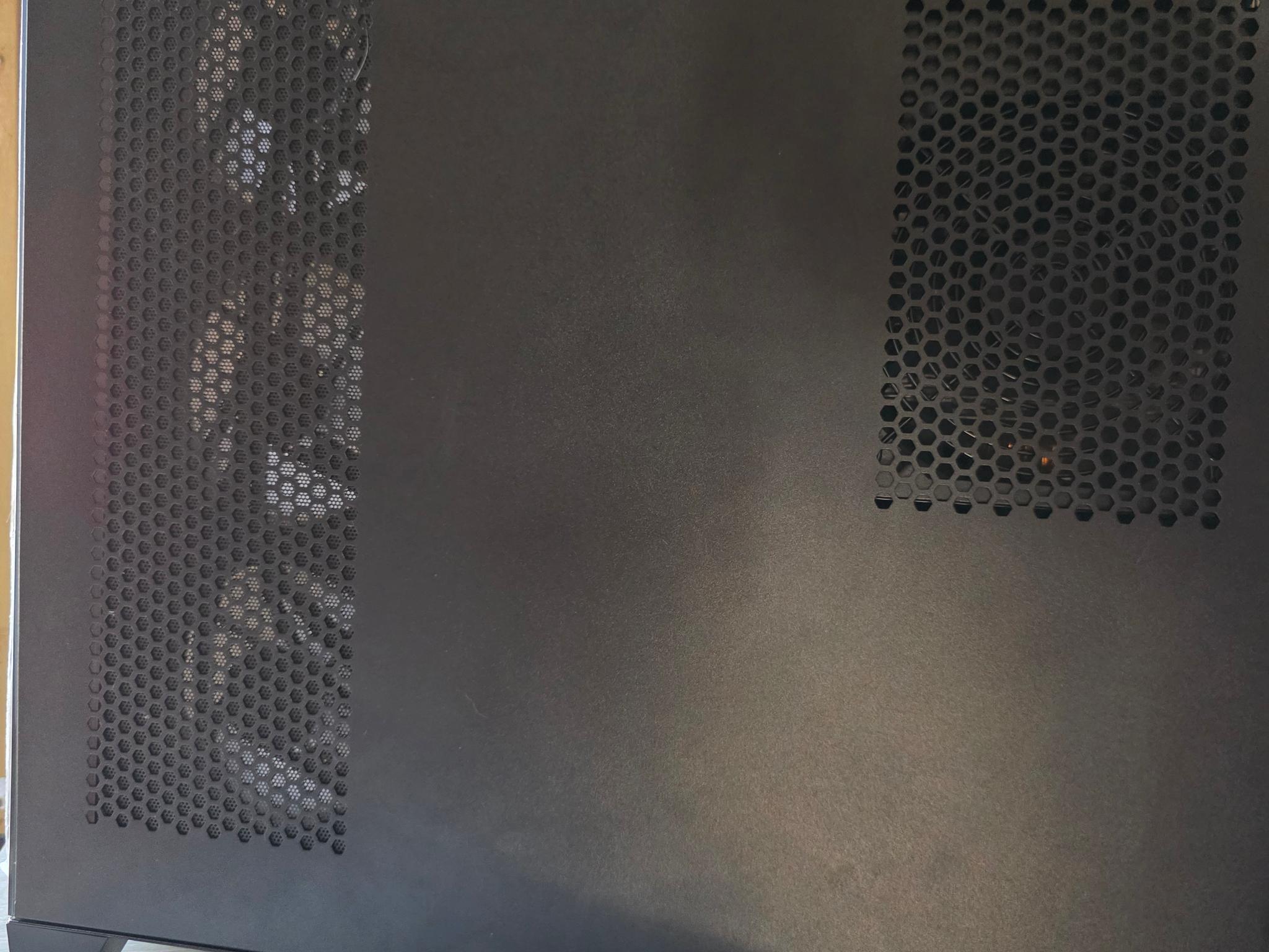Gaminc PC! Ryzen 9060XT, 5700X, 1TB SSD, 32GB DDR4, RGB