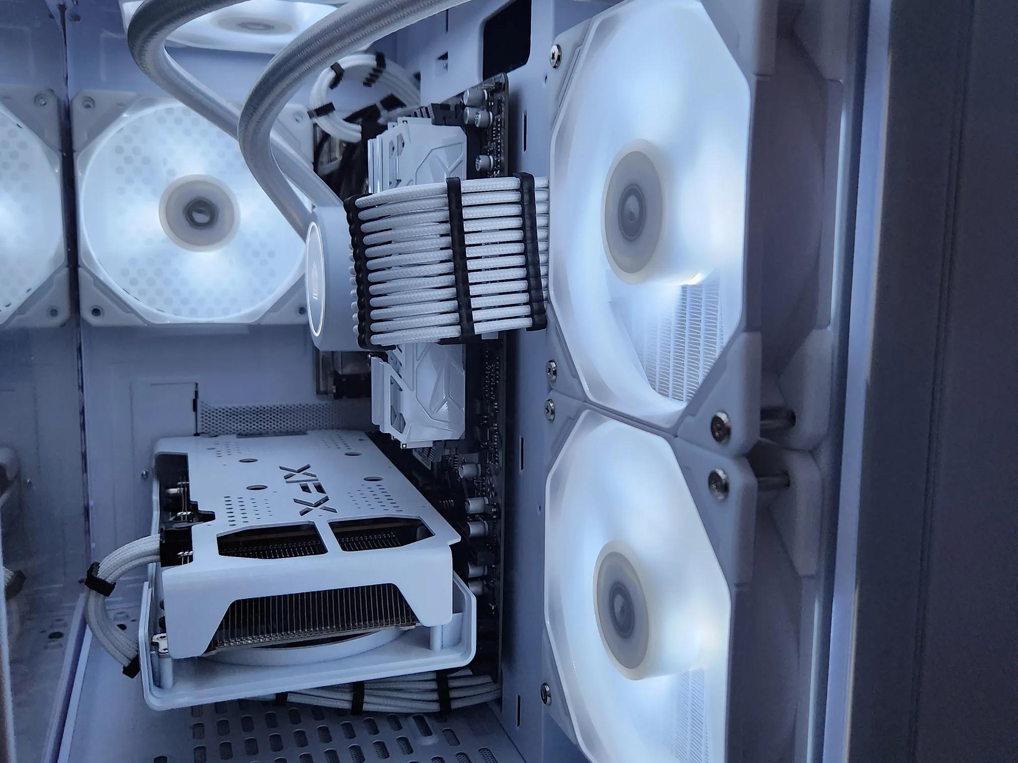 Liquid Cooled Frosty Rig Ryzen 5 / 32GB / 2TB / RX6600