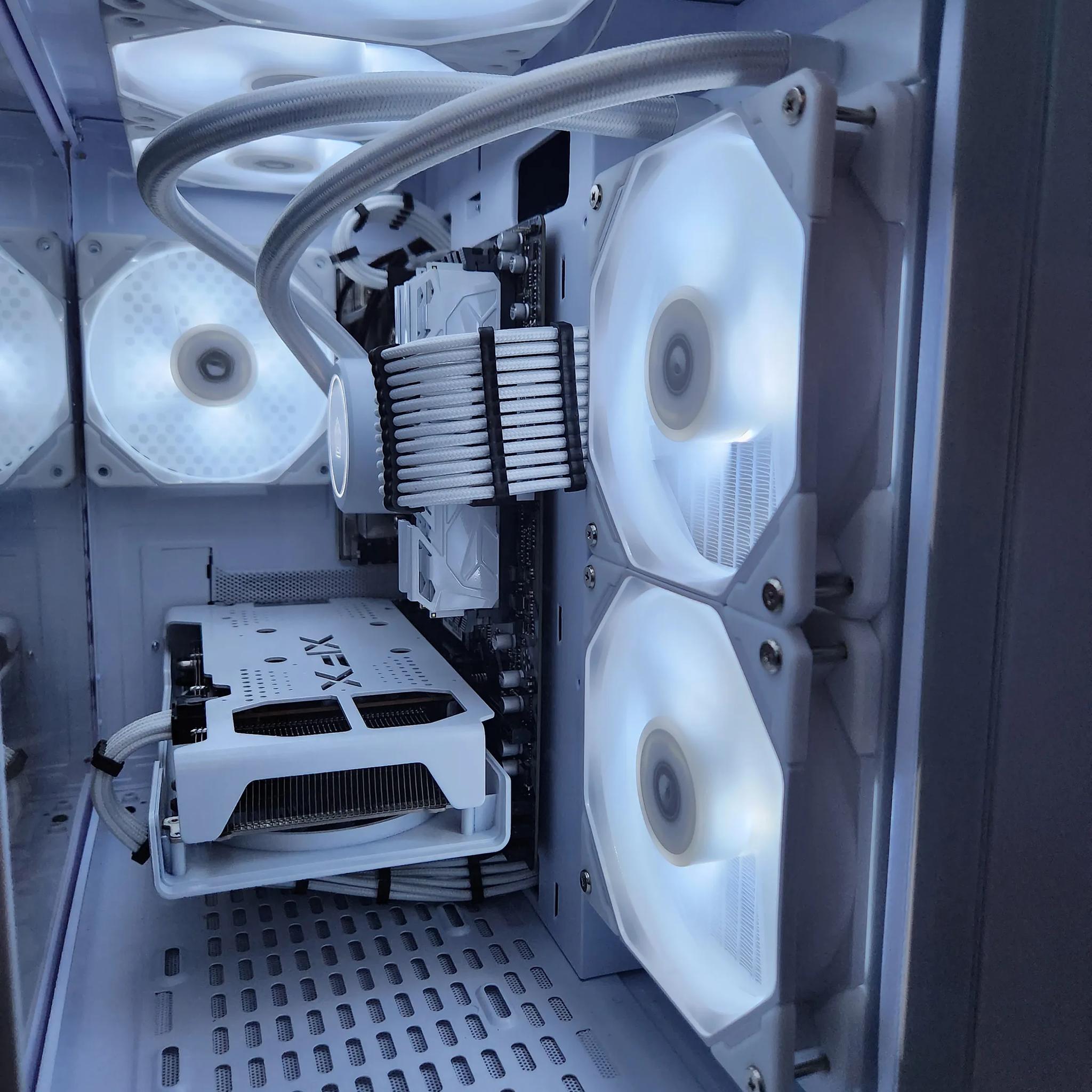 Liquid Cooled Frosty Rig Ryzen 5 / 32GB / 2TB / RX6600