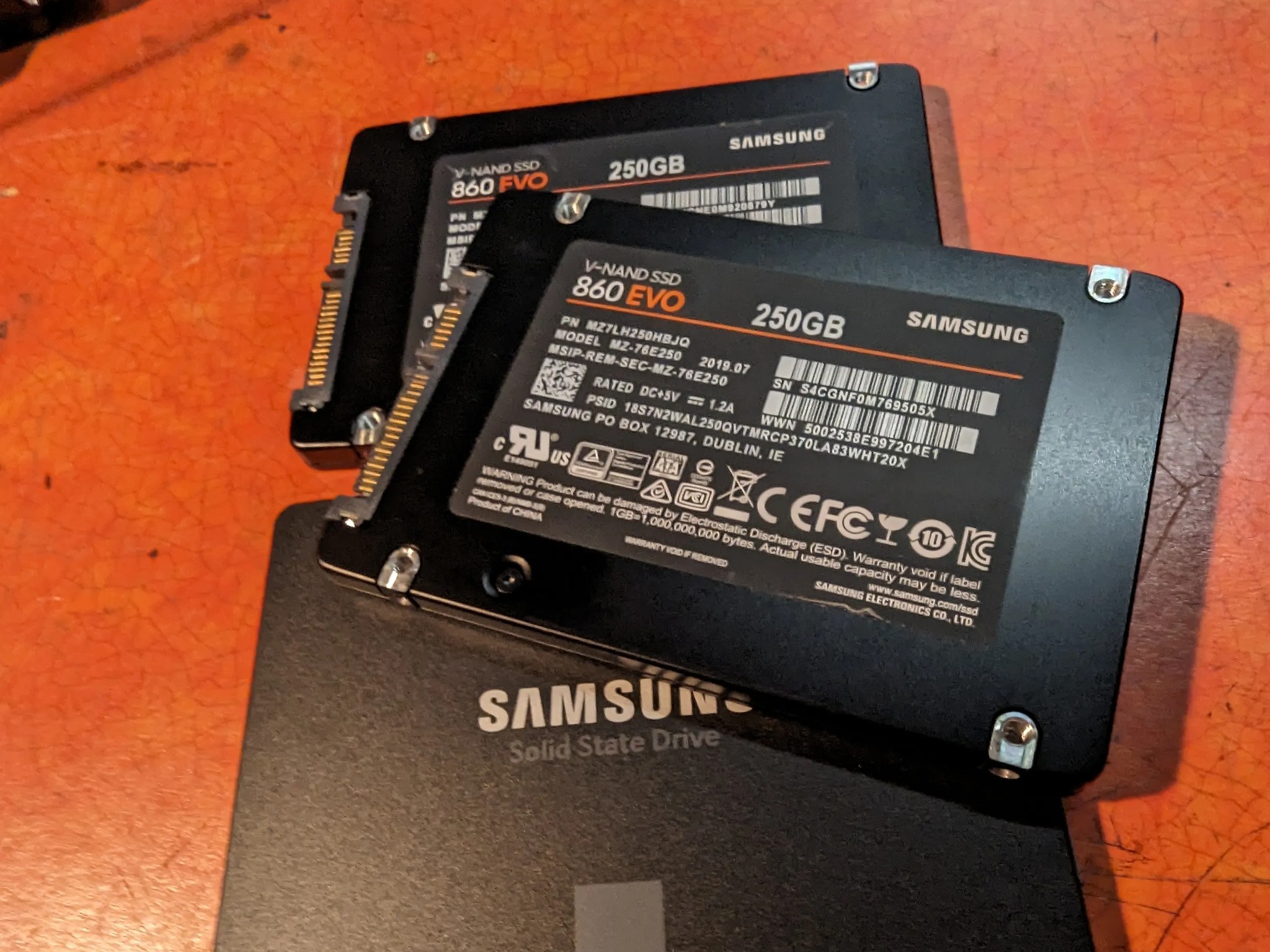3 pack: 250gb Samsung 860 Evo 2.5" Sata SSD