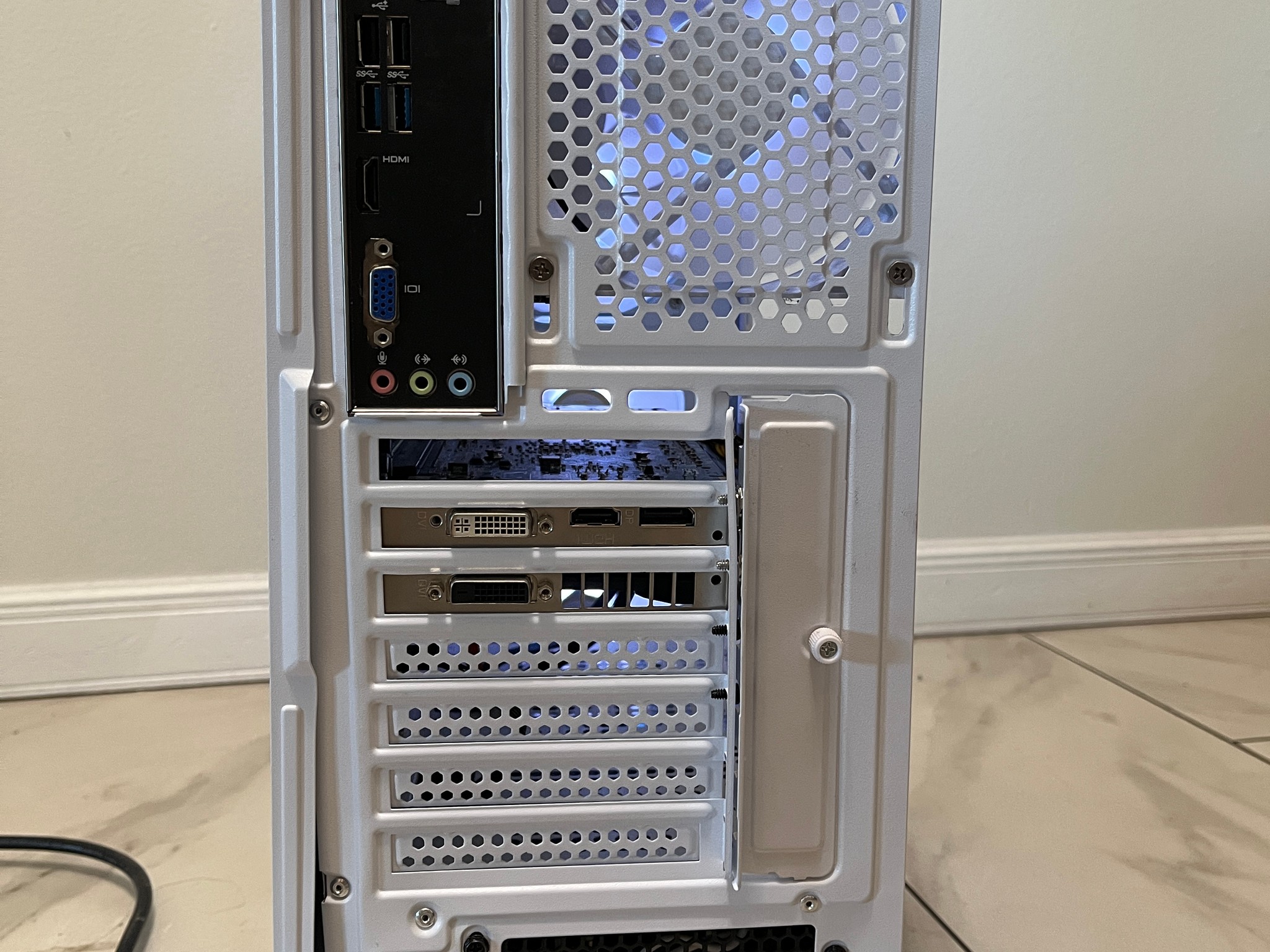 Budget Gaming PC-Intel i5-4460, AMD HD 7950, 16GB RAM,750GB Storage, w/ Wi-Fi & BT * Defective Case