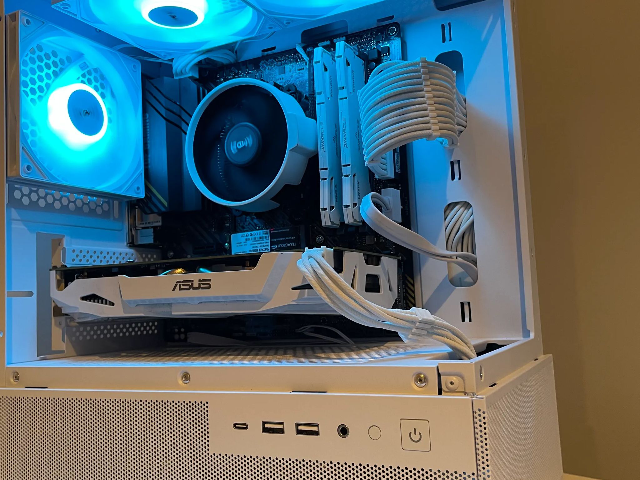 White Custom Gaming PC, Ryzen 5 5500, GTX 1060 6GB, 1TB Nvme, 16 GB RAM
