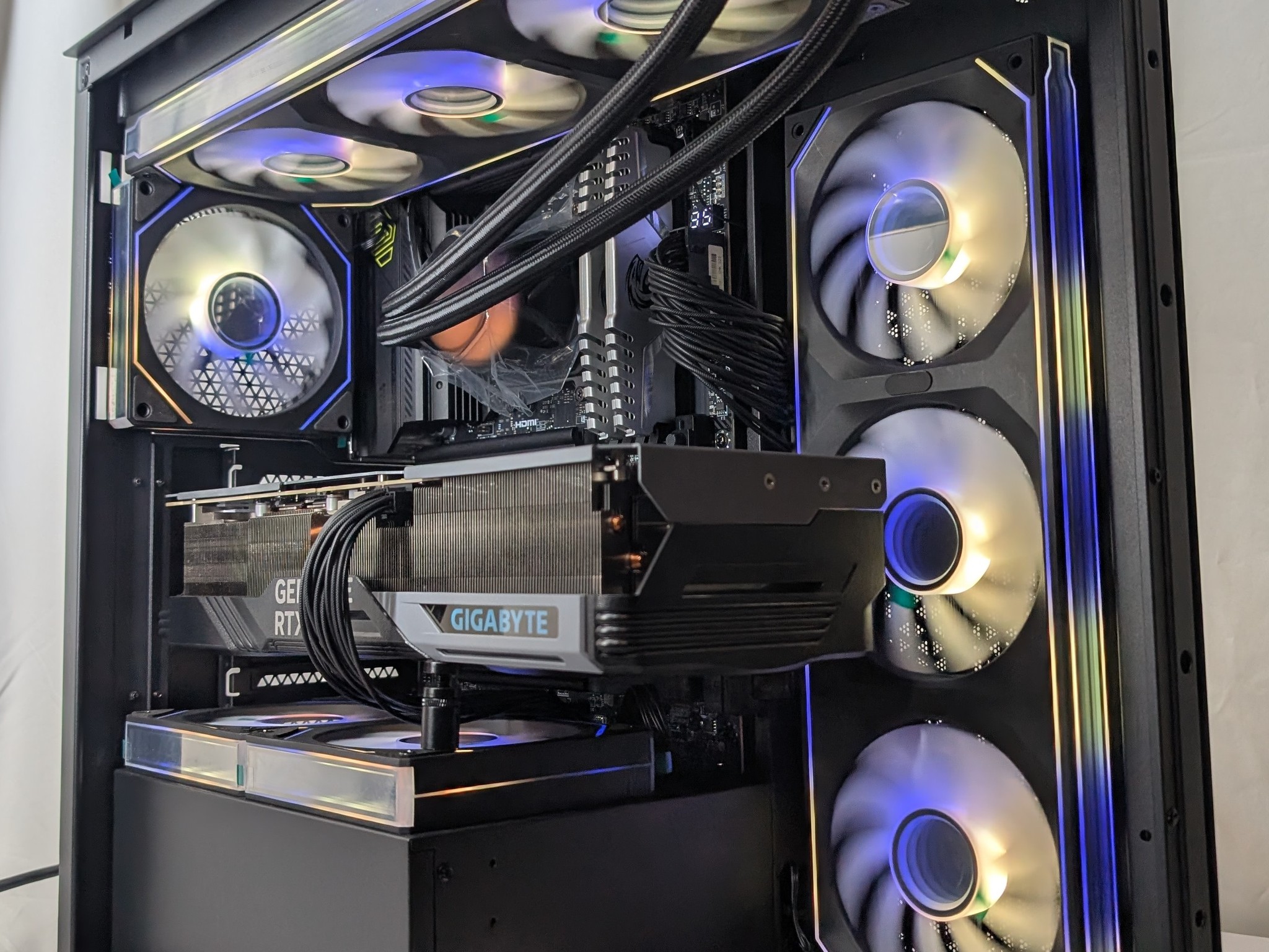 RTX 4080 | RYZEN 7 9800X3D | 32GB DDR5 | 2TB NVME | 850W PSU | 360MM AIO
