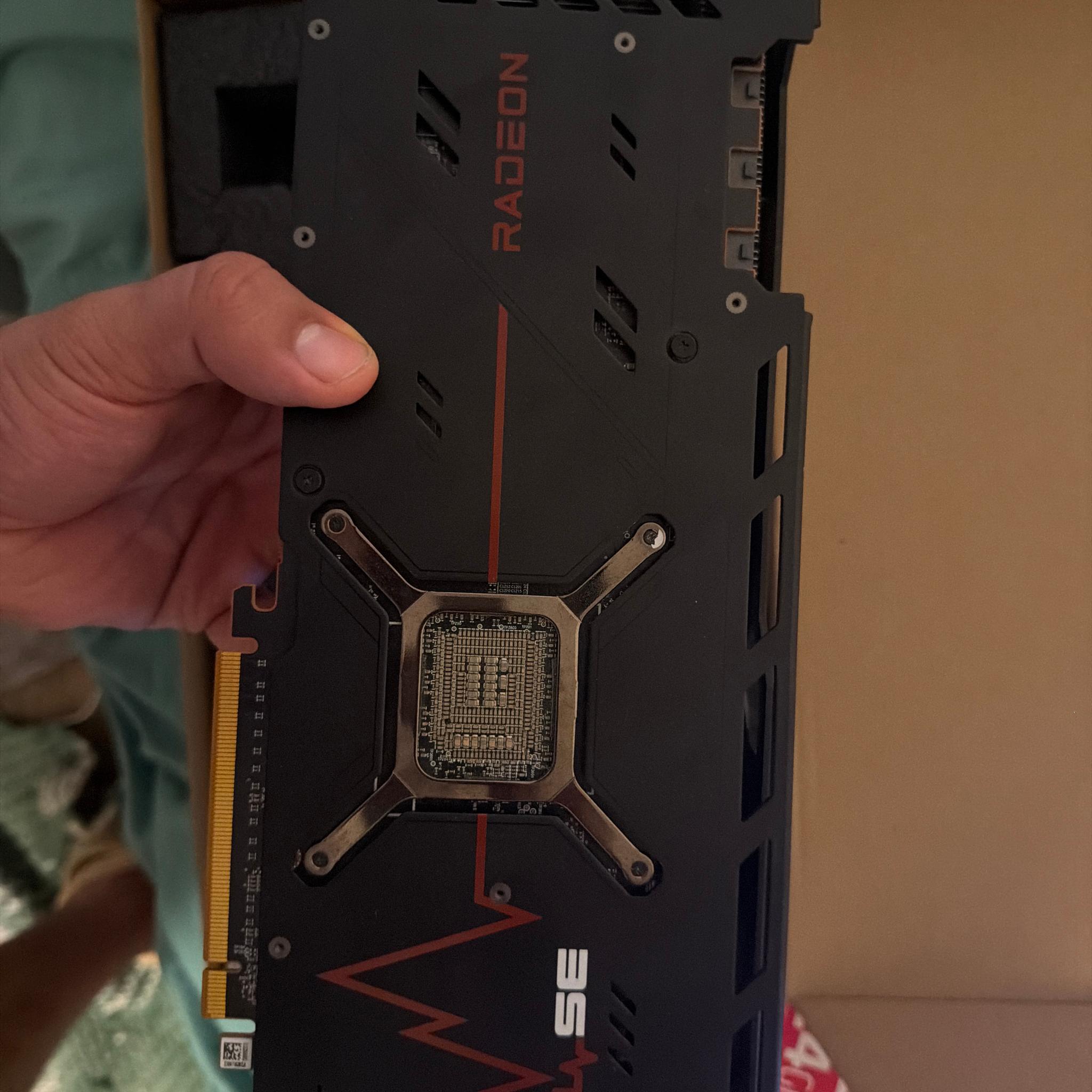 SAPPHIRE PULSE Radeon RX 7900 XTX