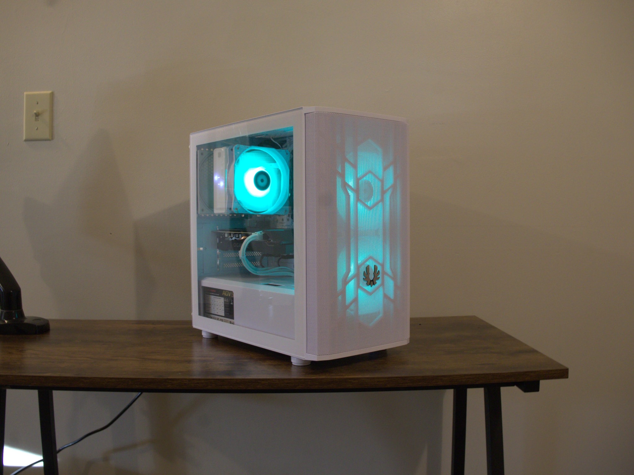 White Gaming PC – RTX 2060 • Ryzen 5 5500 • 16GB RAM • 1TB Samsung SSD