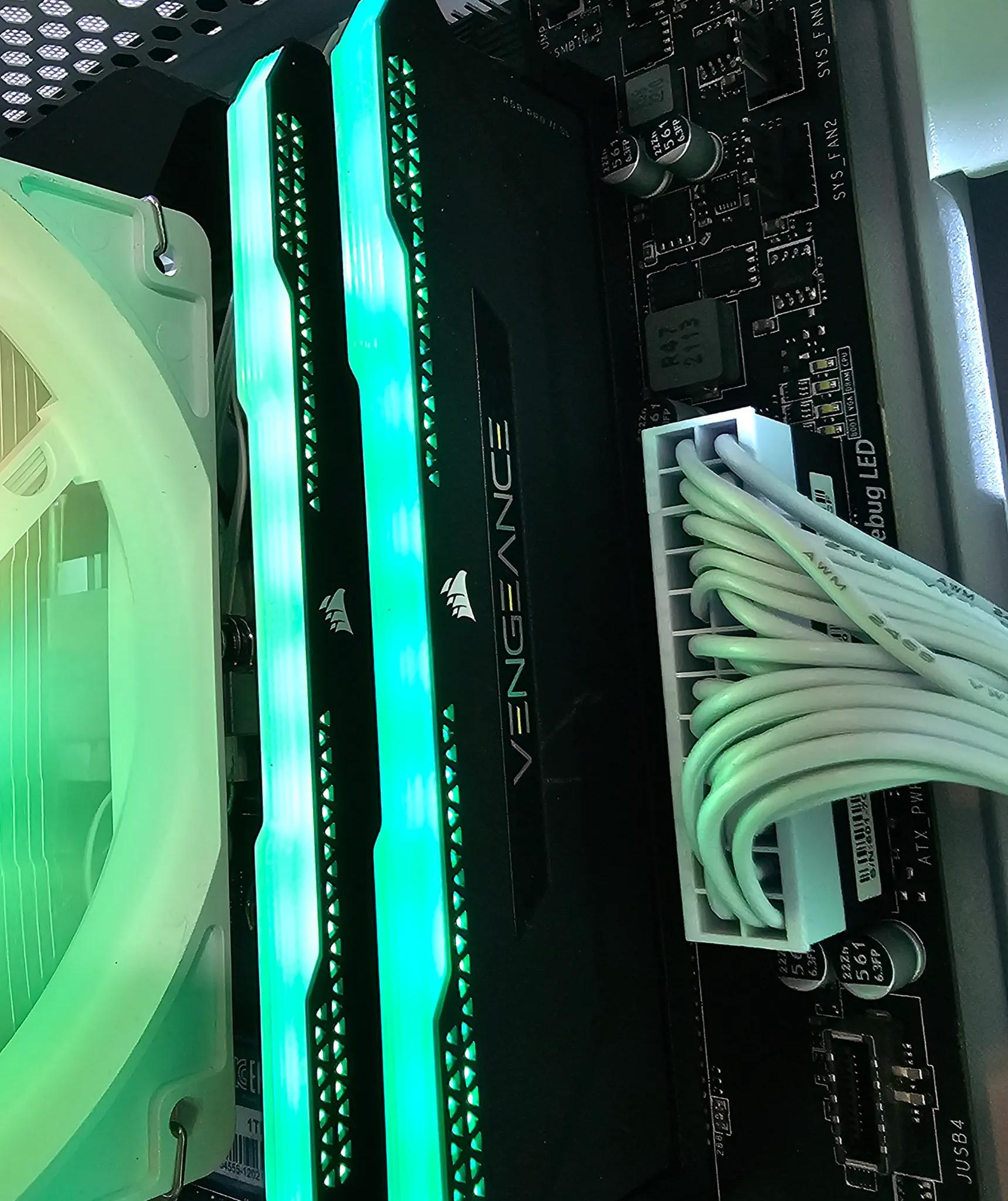 RTX 4060 8GB / Ryzen 5 5500 / 32GB DDR4 / 1TB SSD / Wi-FI & BT