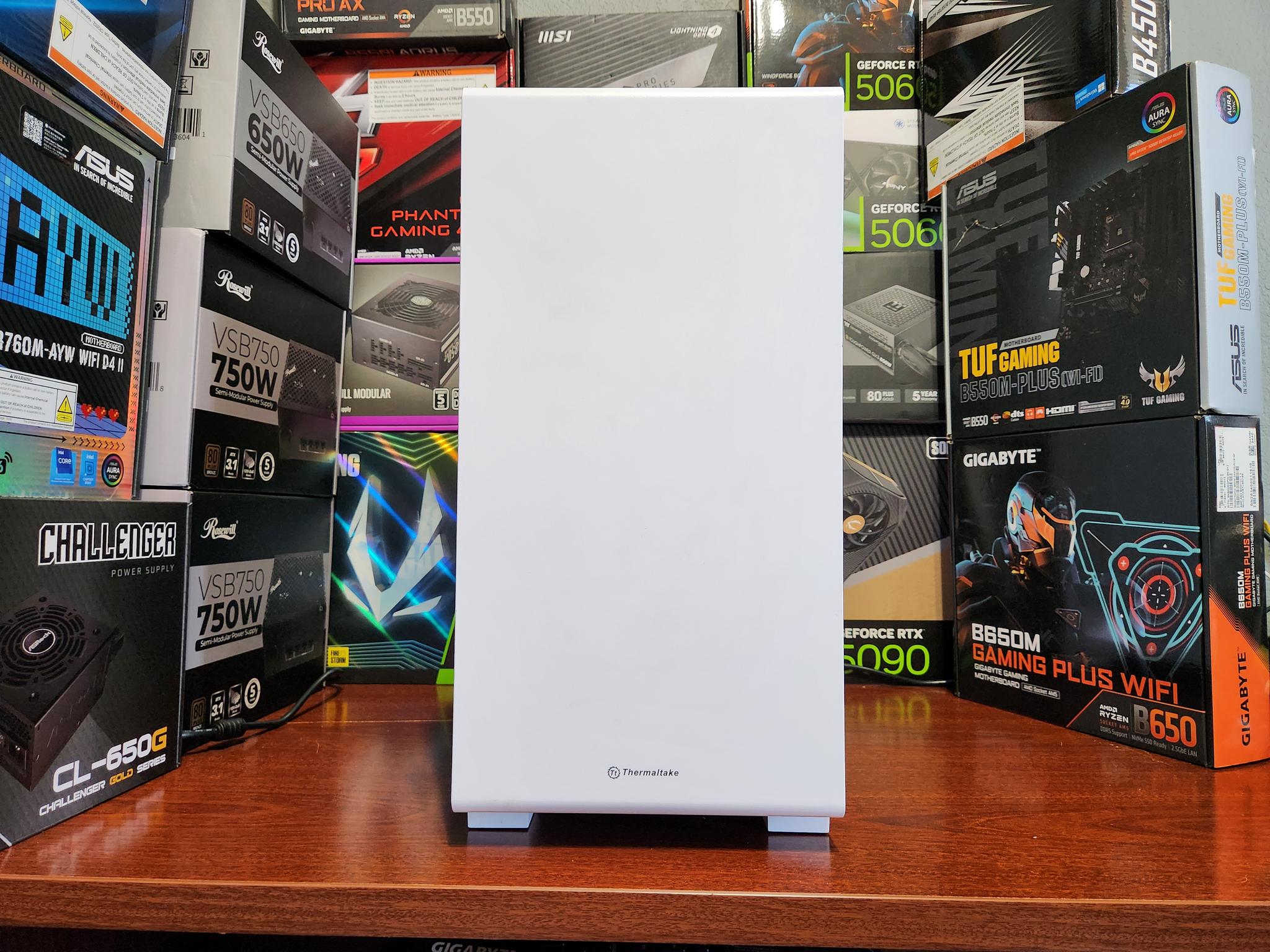 RTX 3070 | Ryzen 7 5700X | 32GB DDR4 RAM 3600 MTs | 1 TB NVME SSD | WIFI & BT