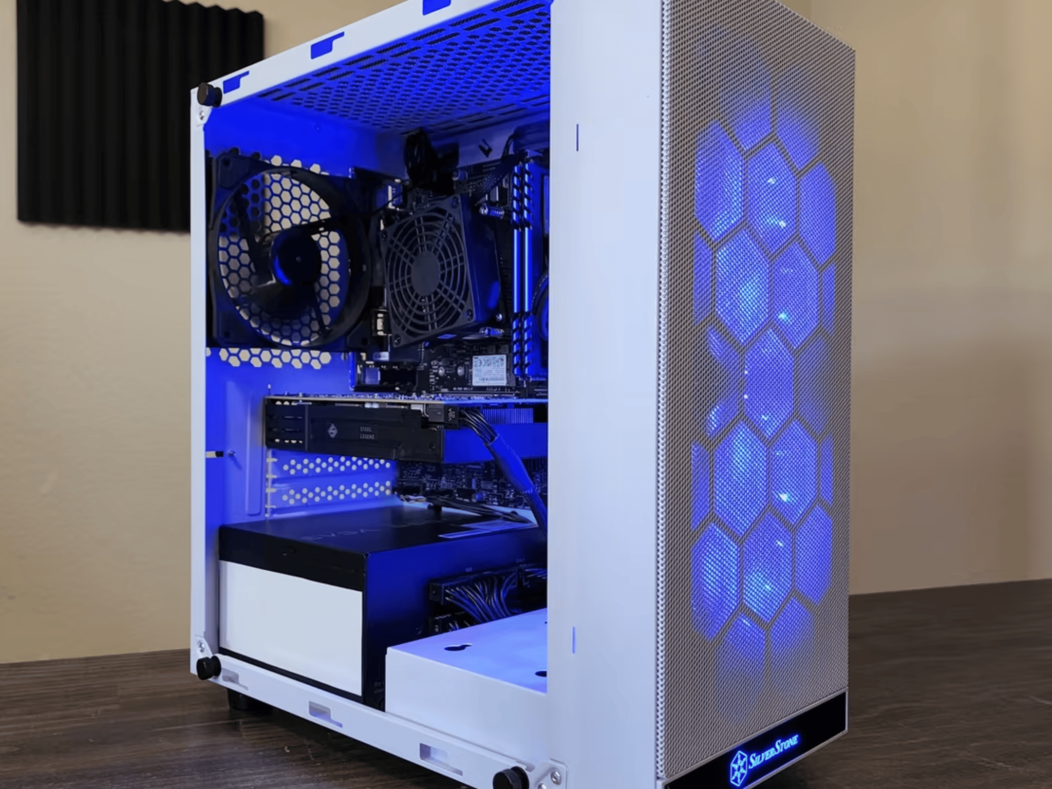 Intel Core i3 10100F // AMD Radeon RX5500 4GB // Silicon Power 16GB 3200MHz