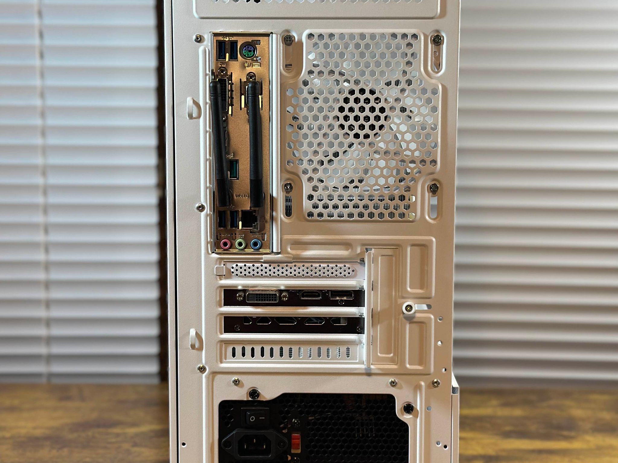 GTX 1660Ti 6GB | AMD Ryzen 5 3600 | 16GB DDR4 |500GB SSD | Win11 | WIFI | 1080P Gaming PC