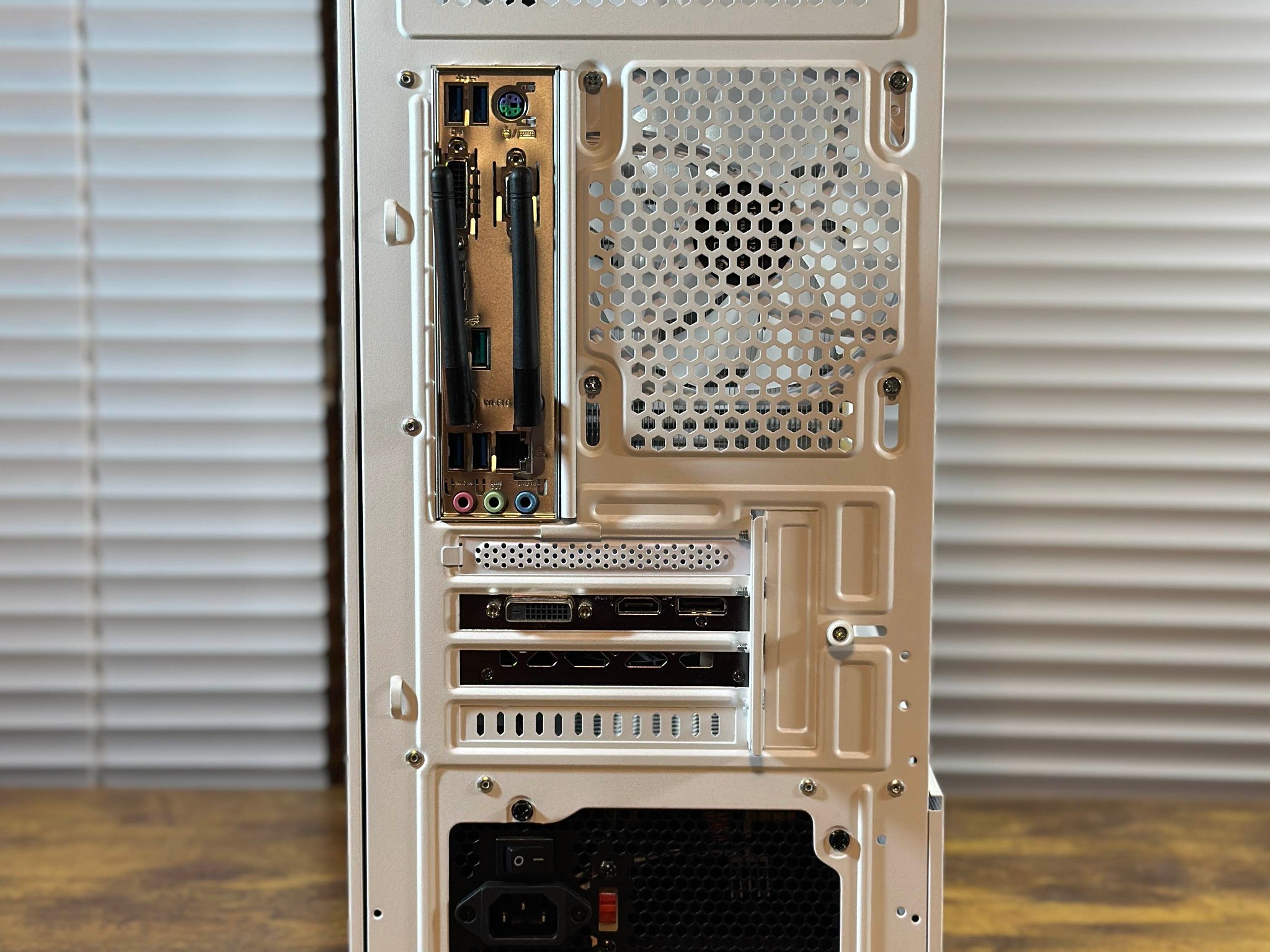 GTX 1660Ti 6GB | AMD Ryzen 5 3600 | 16GB DDR4 |500GB SSD | Win11 | WIFI | 1080P Gaming PC