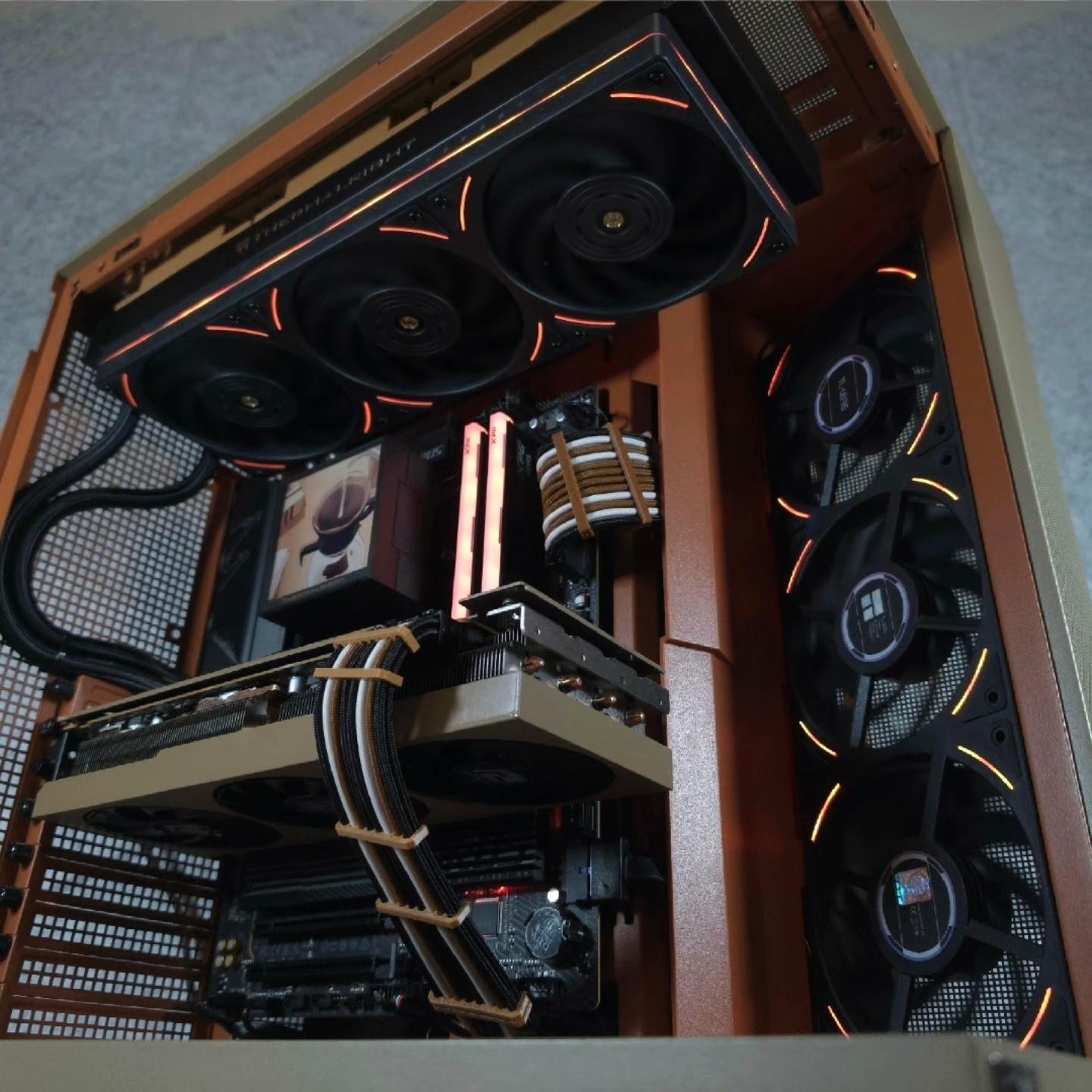Radeon RX 7900XTX 🤎 Ryzen 7 9800X3D