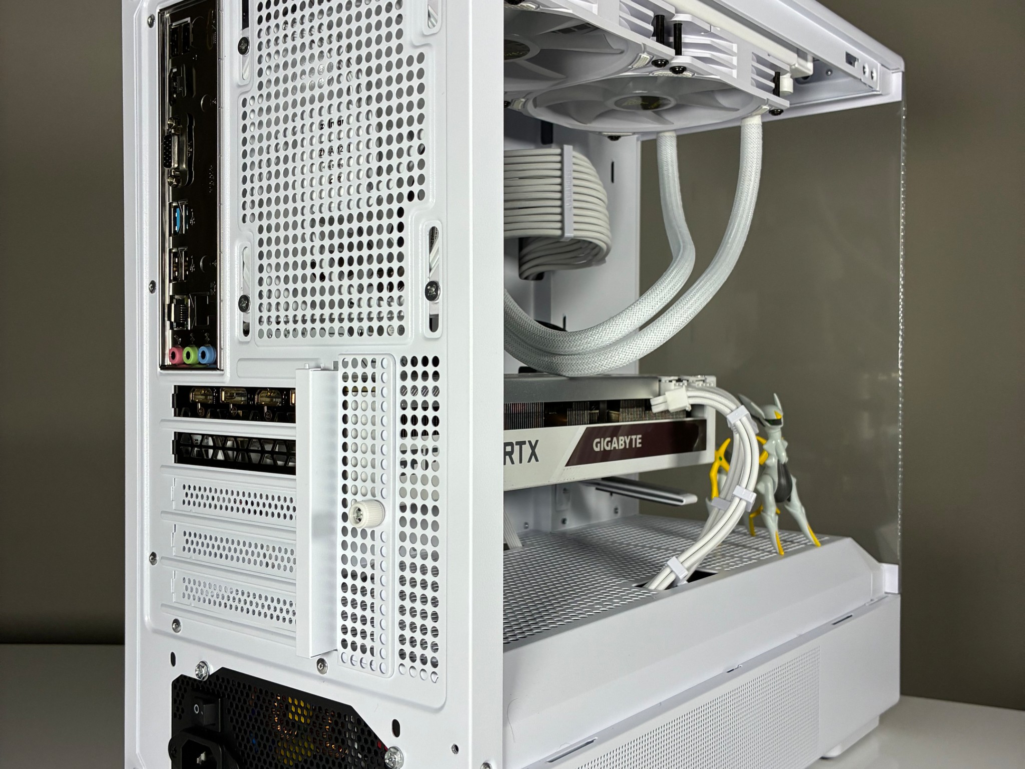 WICKED WHITE PC | RTX 3070 | Ryzen 7 3700X | 32 GB RAM | 1.5 TB Storage
