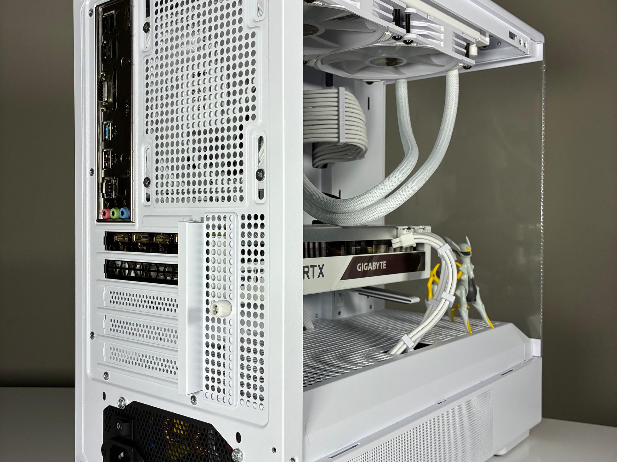 WICKED WHITE PC | RTX 3070 | Ryzen 7 3700X | 32 GB RAM | 1.5 TB Storage