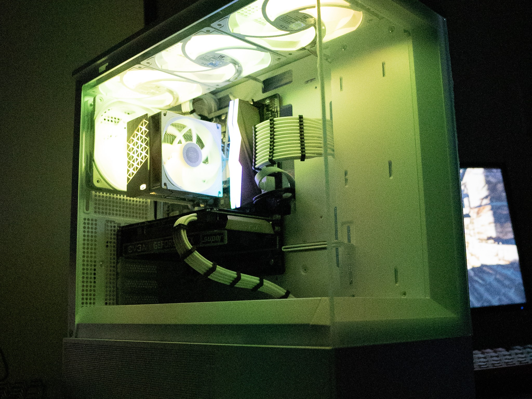 ❄️🌨 | EVGA GTX 1660 SUPER | INTEL i5 9400F | 16GB DDR4 RGB RAM | 1TB | Arctic Freeze