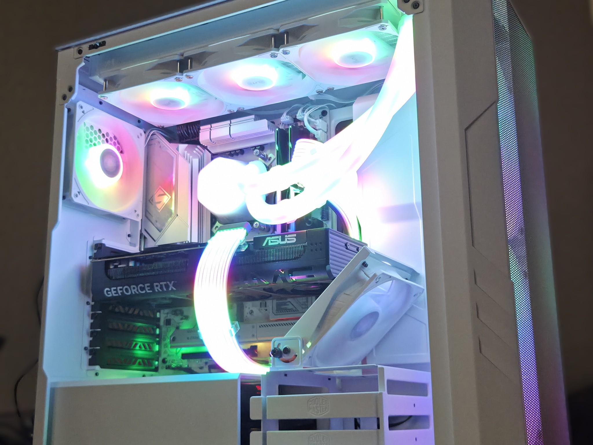 Stormtrooper!⚪⚫ 5070 Ti | 7800X3D | 32GB DDR5 | 2TB Gen4 NVMe