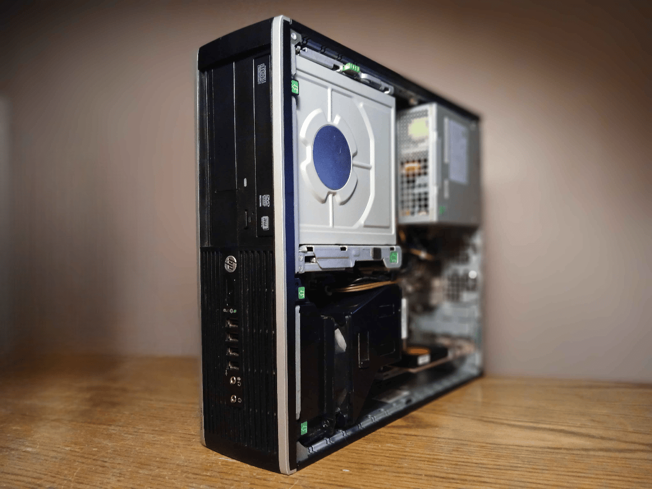Xeon e3-1240 | FirePro W2100 | 8gb 1600MHz | 240gb ssd