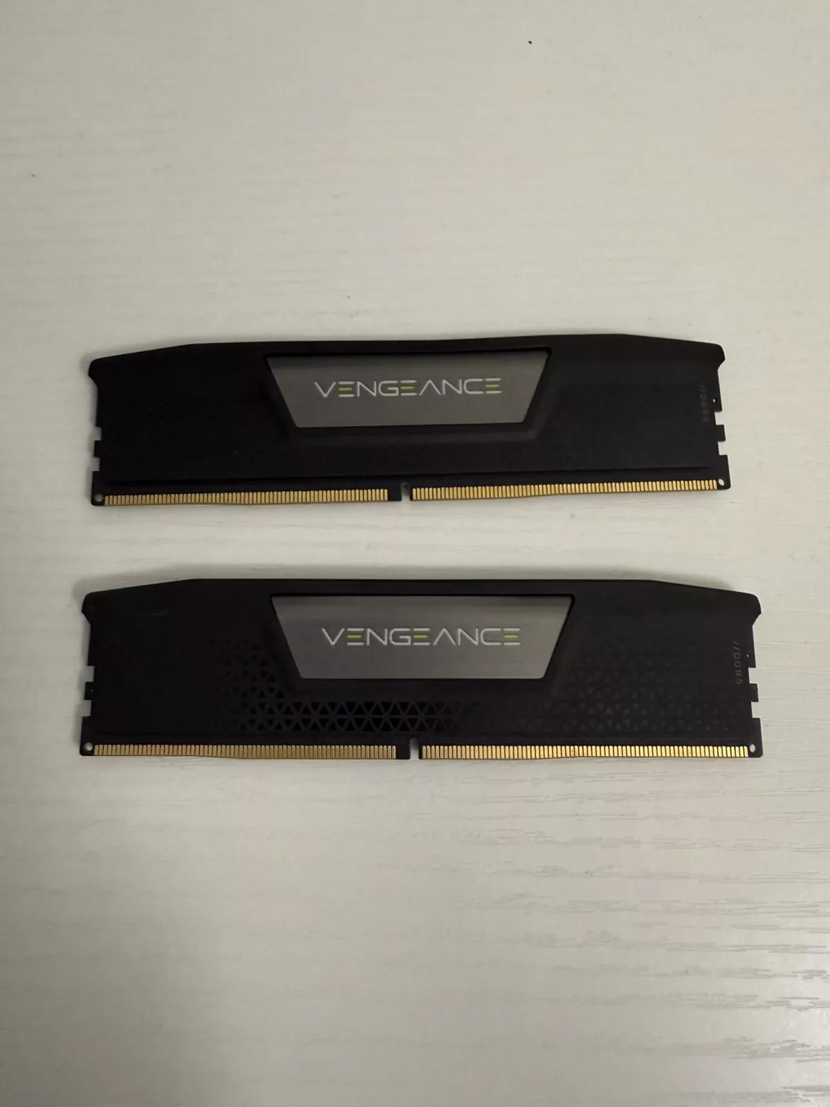 Corsair VENGEANCE 32GB (2x16GB) DDR5-5200 CL40 40-40-40-77 Intel XMP / AMD Expo