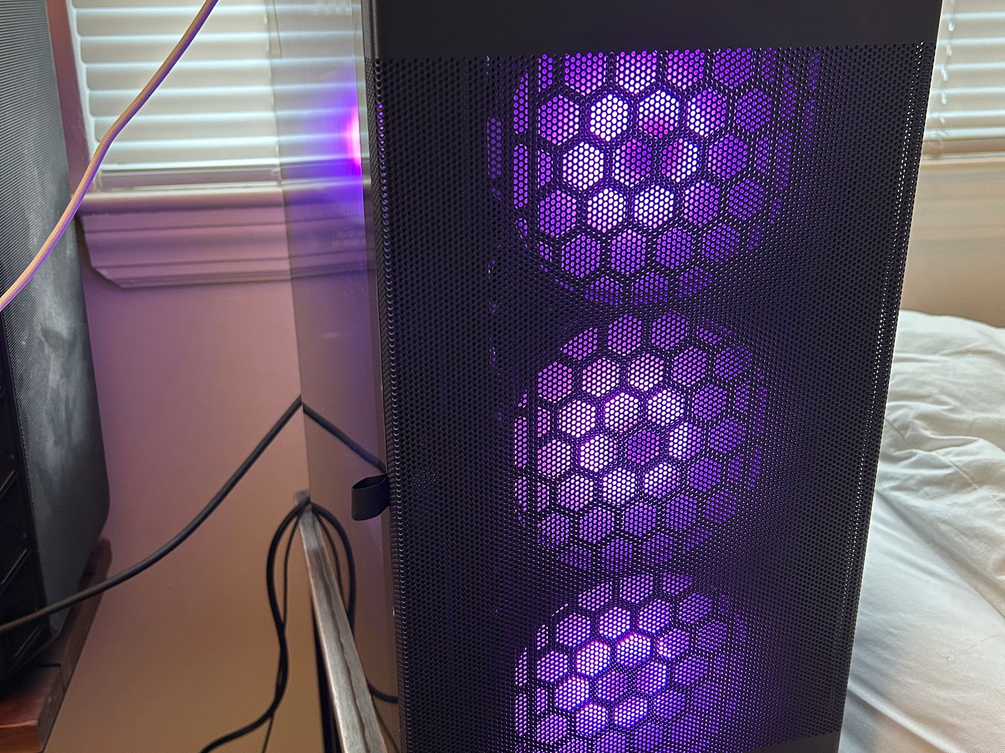 Gaming/School PC- i5-8500 & GTX 970 w/2x8GB (16) RAM - 500GB NVMe SSD - 700W PSU