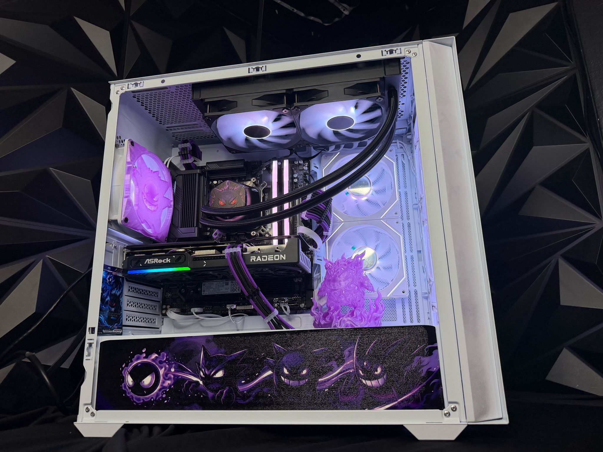 👻💜 GENG GANG 96 💜👻Ryzen 5 9600X| RX 9060XT 16GB| 32 GB DDR5| 1.25 TB NVMe| 650W PSU