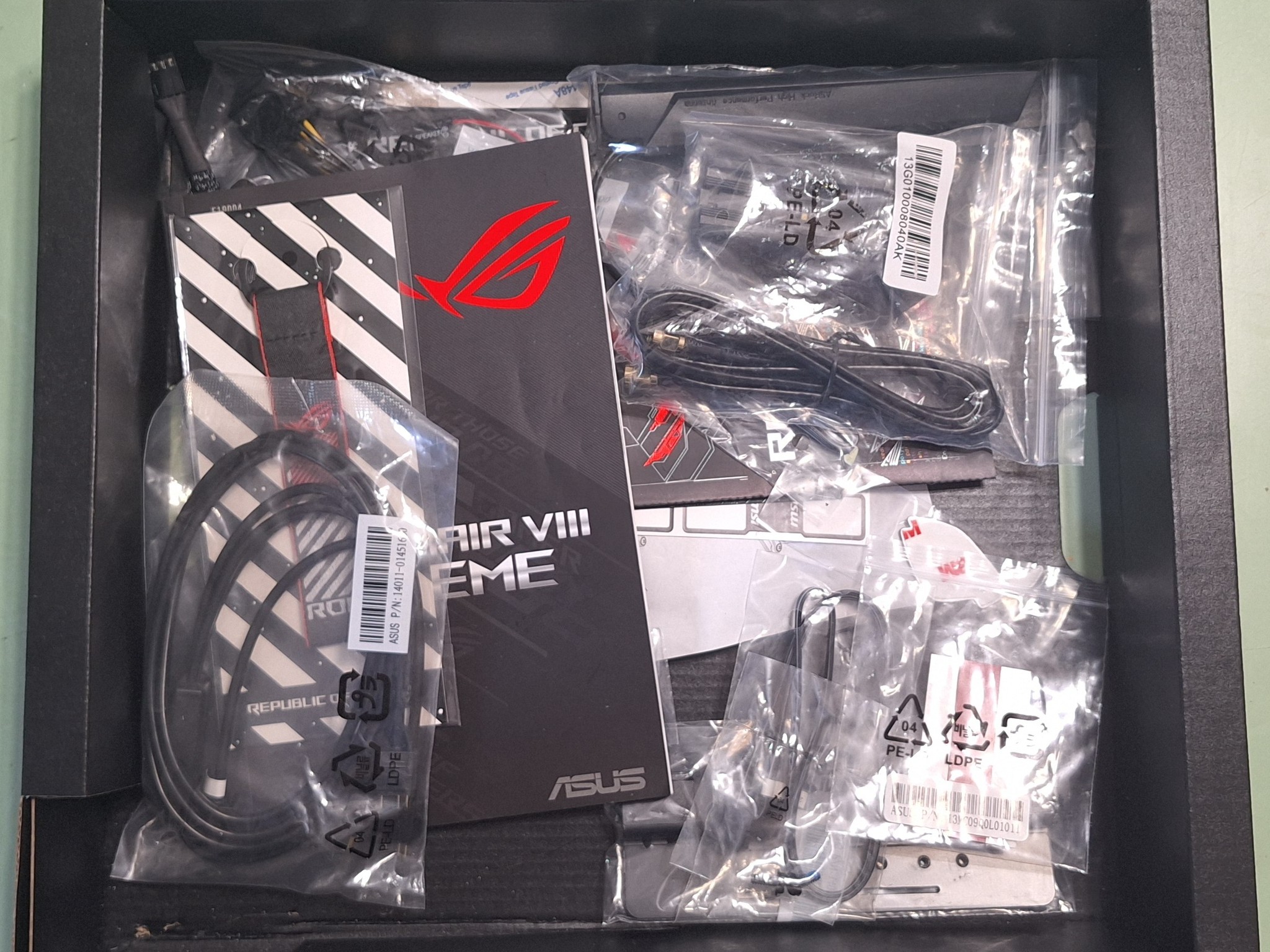 CROSSHAIR VIII EXTREME AM4 X570 Motherboard with 32gigs DDR4 Ram